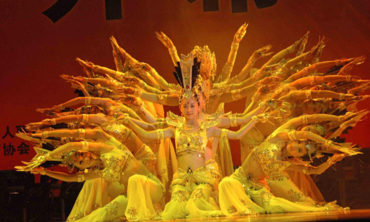 聚集閃光點(diǎn)   鑄就新輝煌 ——觀《千手觀音》有感