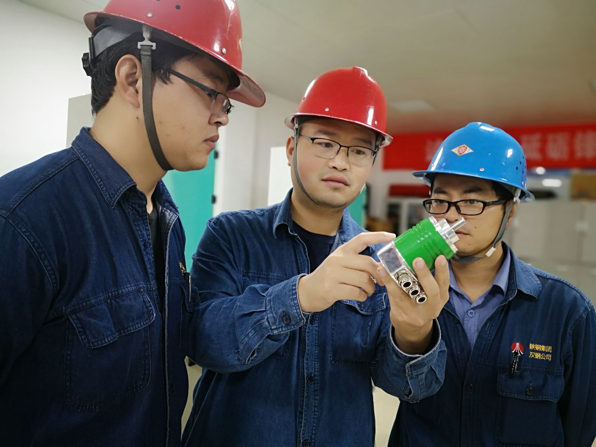 平凡崗位鑄“匠心” ——記陜鋼集團(tuán)“首屆工匠”彭雅璐 平凡崗位鑄“匠心” ——記陜鋼集團(tuán)“首屆工匠”彭雅璐