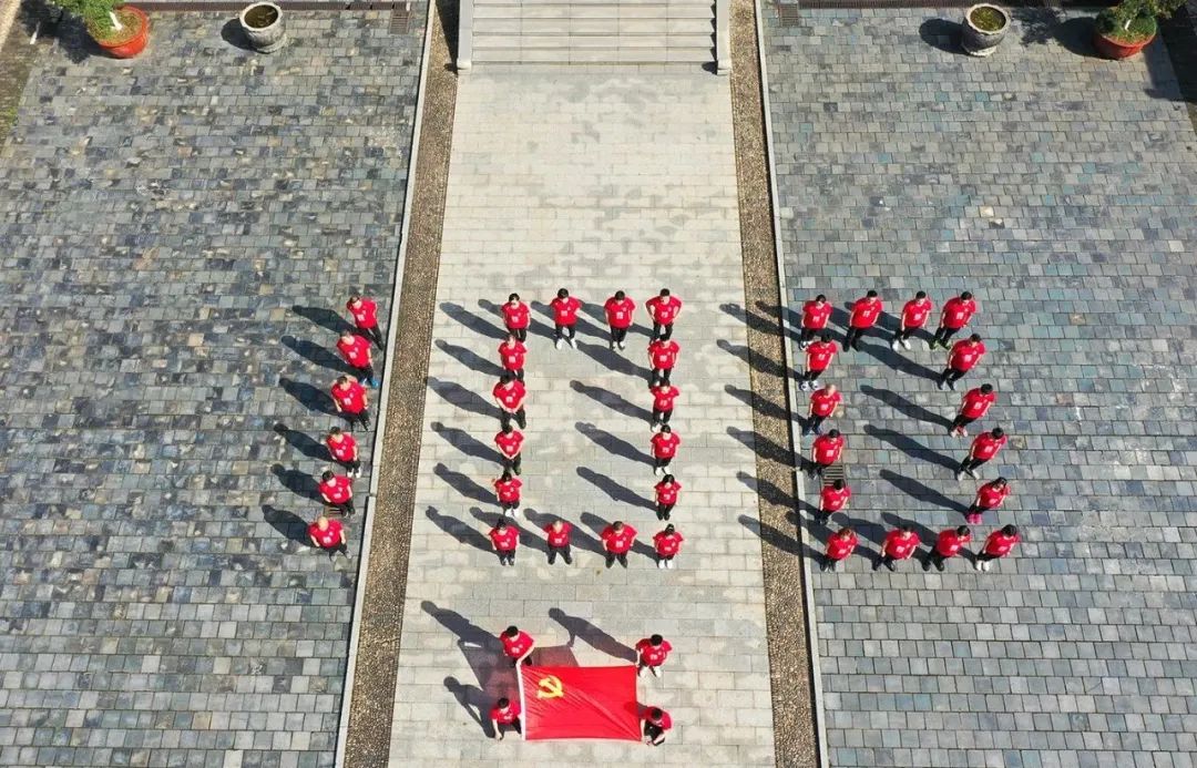 宣誓中蓄積前進力量，觀影中堅定工作方向