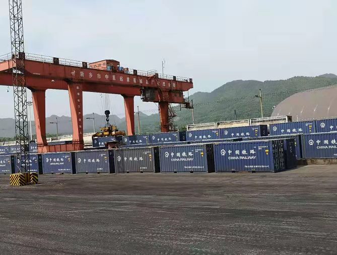 集裝箱卸車喜迎新年開門紅! 集裝箱卸車喜迎新年開門紅!