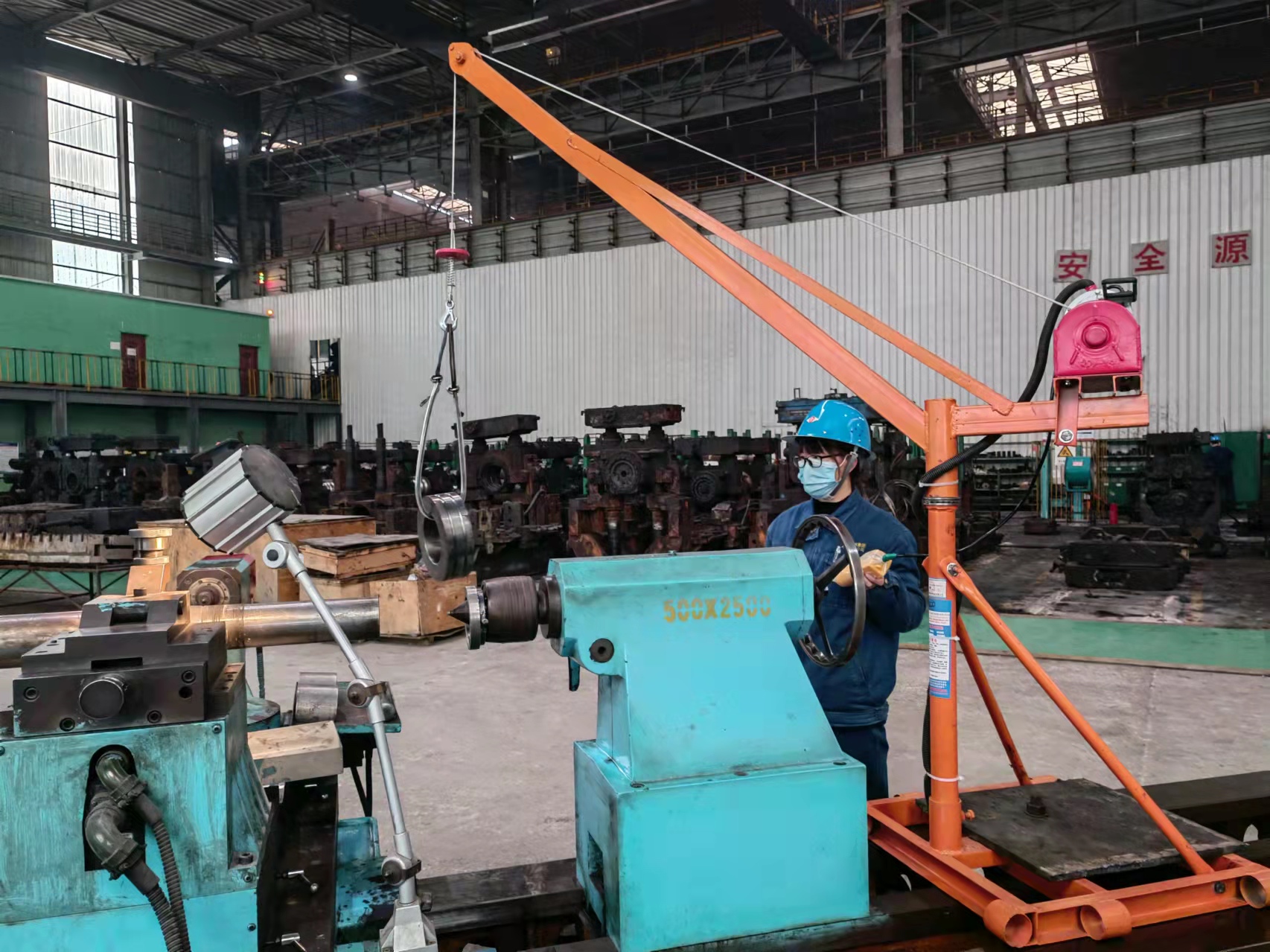 女工輥環搬運不再難 “微型”吊裝“顯身手” 女工輥環搬運不再難 “微型”吊裝“顯身手”