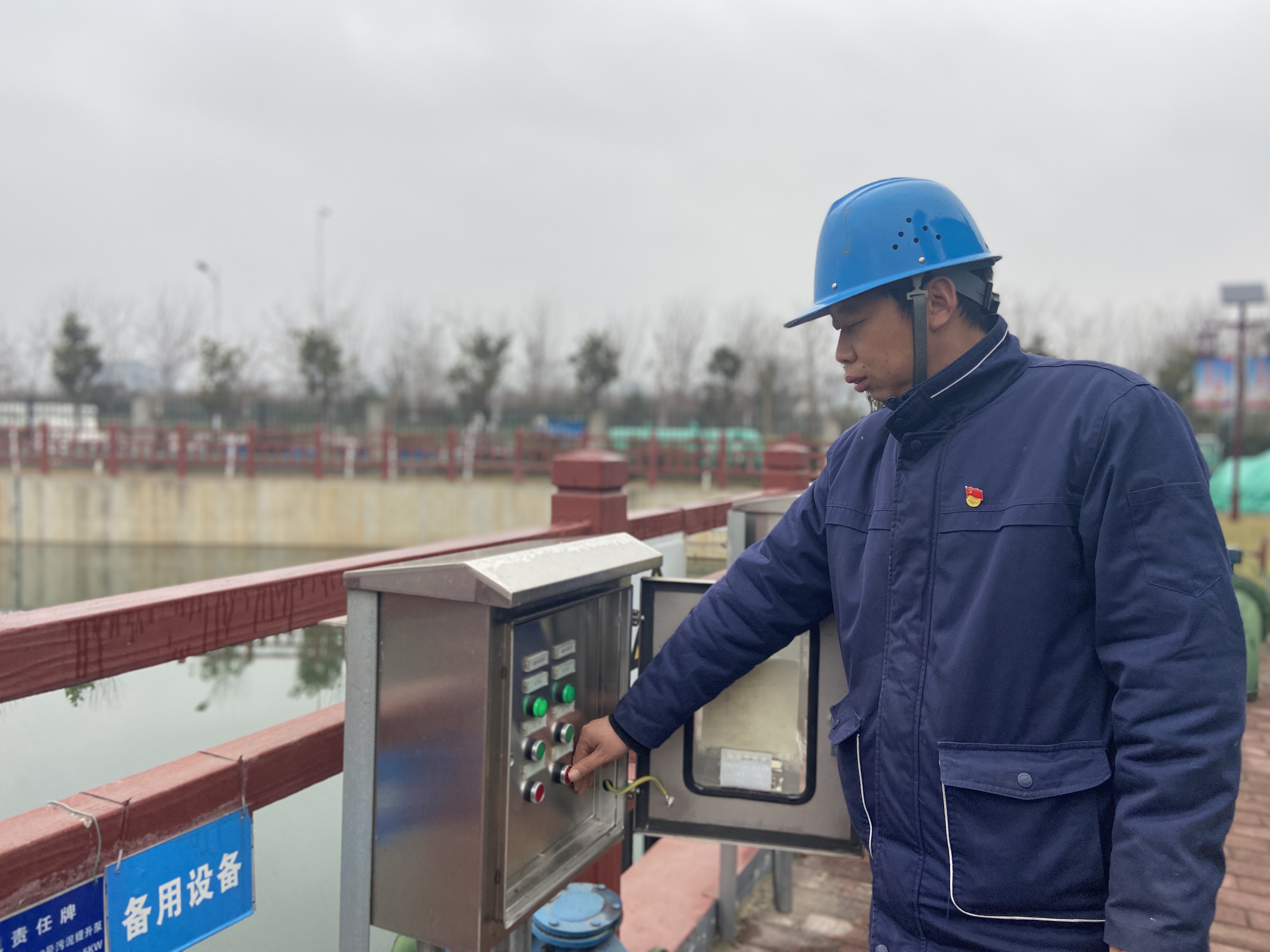 為了美麗鋼城:寒冬里的堅守 為了美麗鋼城:寒冬里的堅守