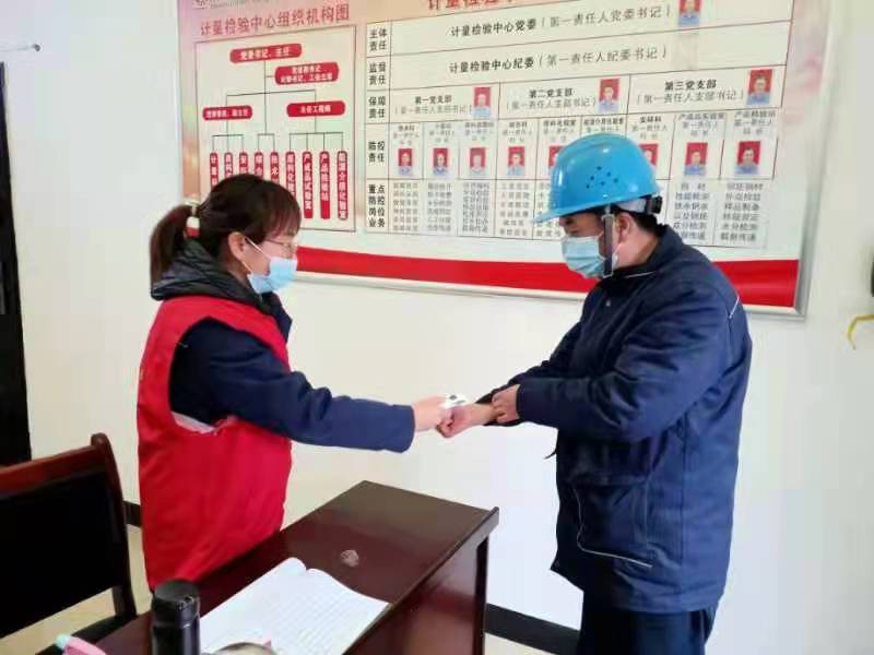 張苗:啟手啟足,紅馬甲不虛此“謂” 張苗:啟手啟足,紅馬甲不虛此“謂”