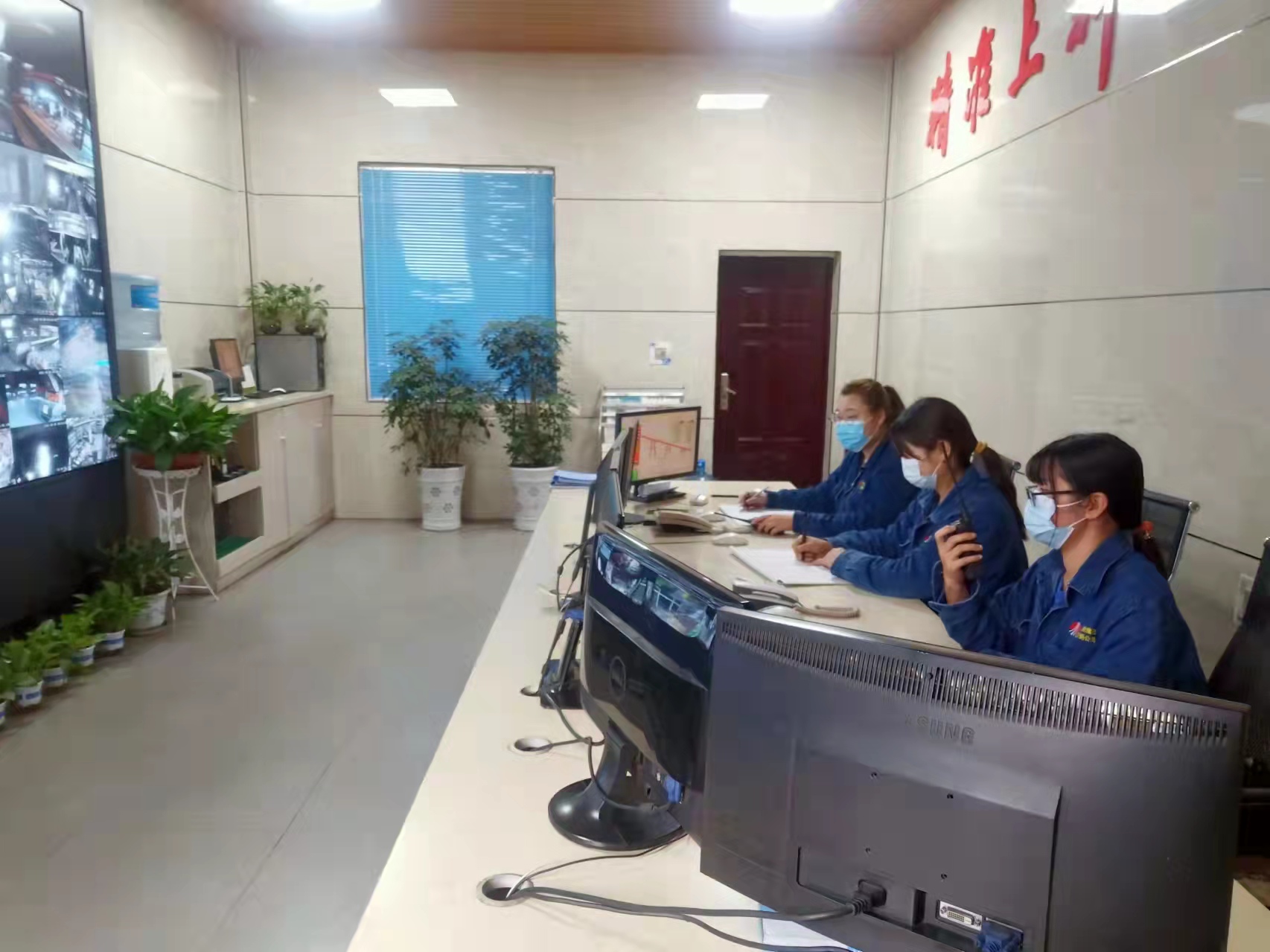 春節我在崗 堅守不打烊 春節我在崗 堅守不打烊