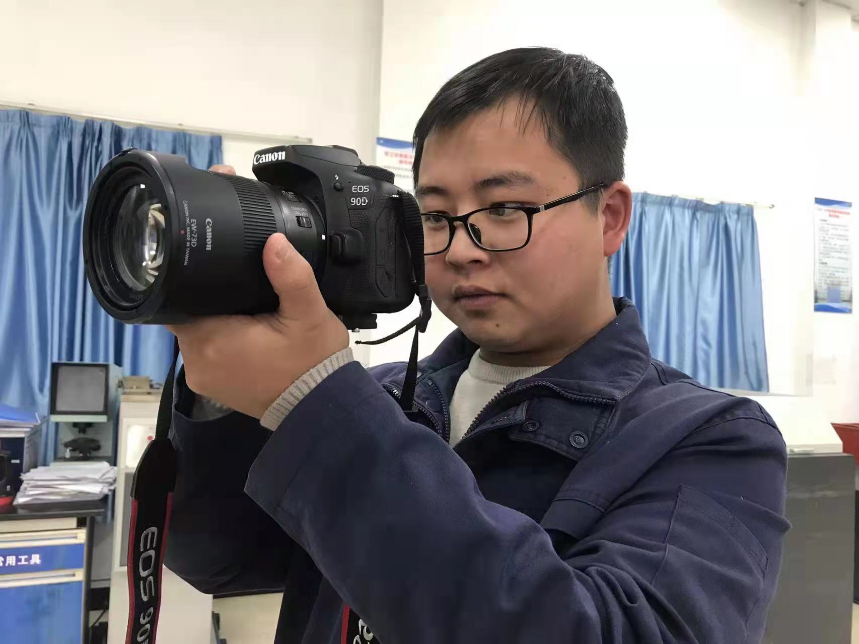 一樣的節日 不變的堅守 一樣的節日 不變的堅守