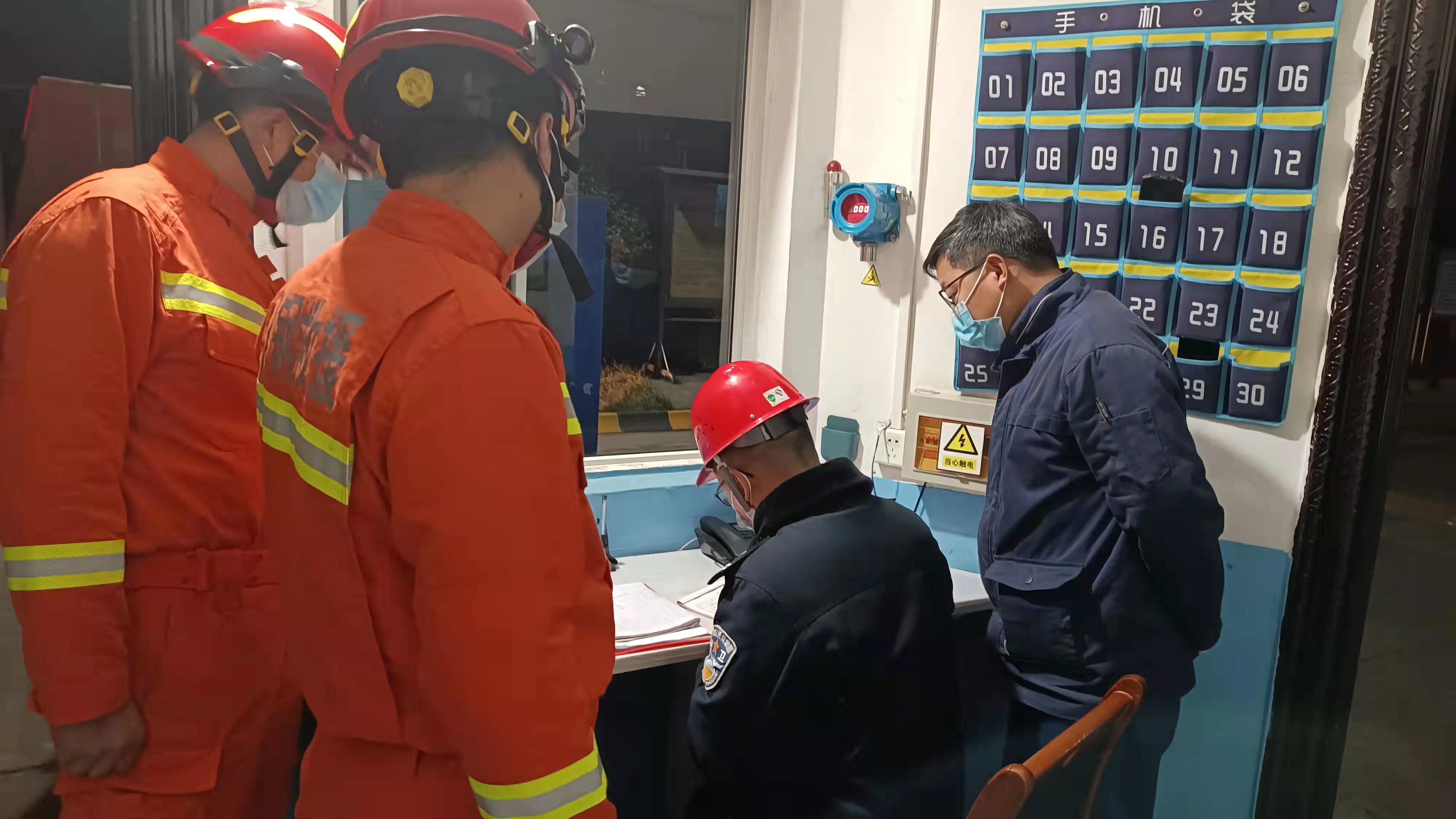 守崗盡責(zé)有擔(dān)當(dāng) 擎旗奮進(jìn)鑄忠魂 守崗盡責(zé)有擔(dān)當(dāng) 擎旗奮進(jìn)鑄忠魂