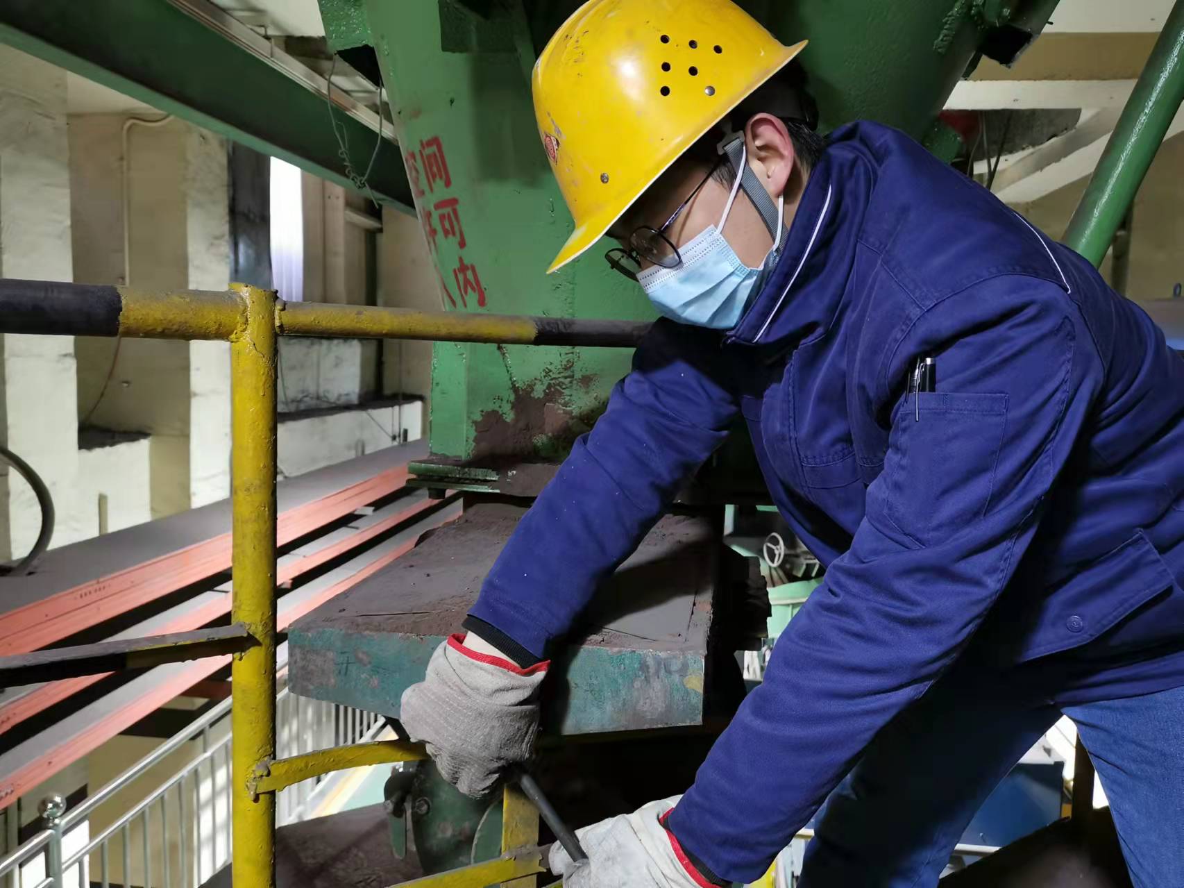 以奮斗為筆,書寫精彩人生 記陜鋼集團“先進工作者”唐安軍 以奮斗為筆,書寫精彩人生 記陜鋼集團“先進工作者”唐安軍