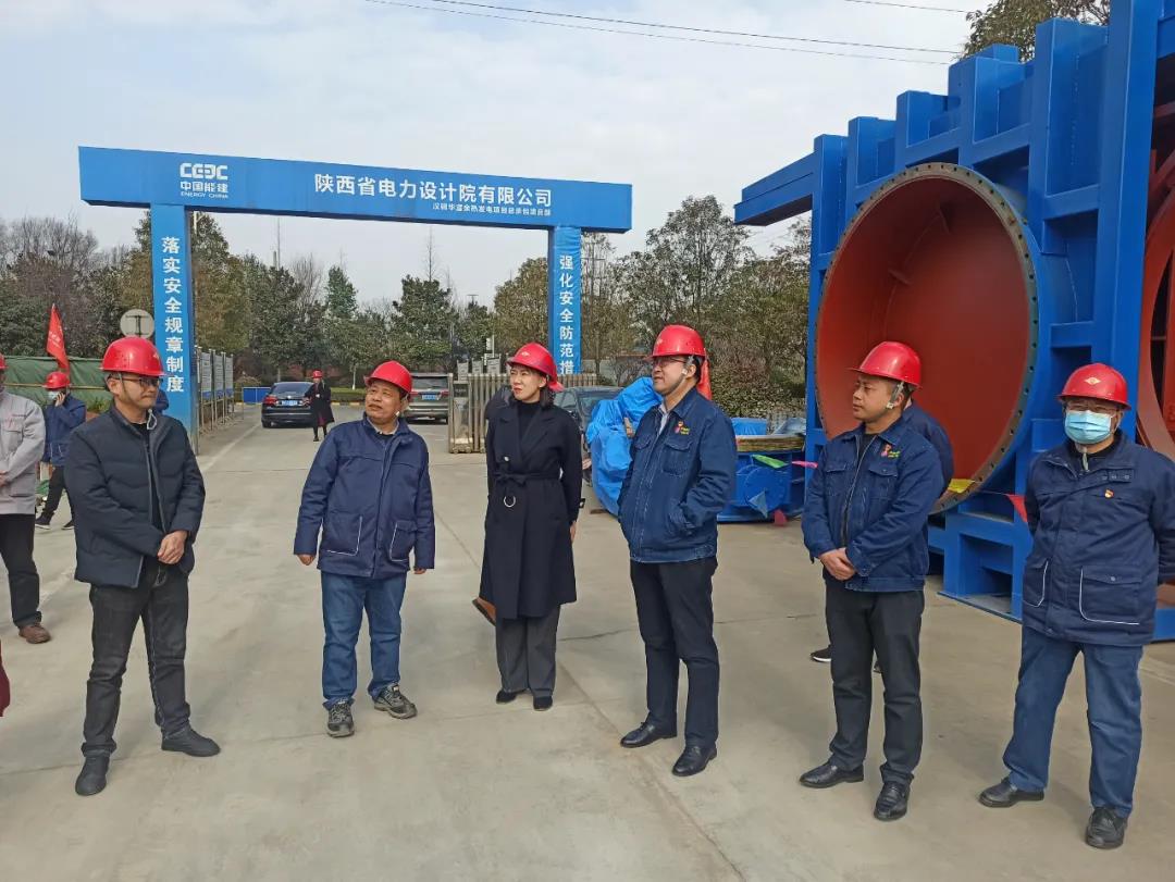 ��h�hί��ί�����h�L���dһ�е���˾�{��