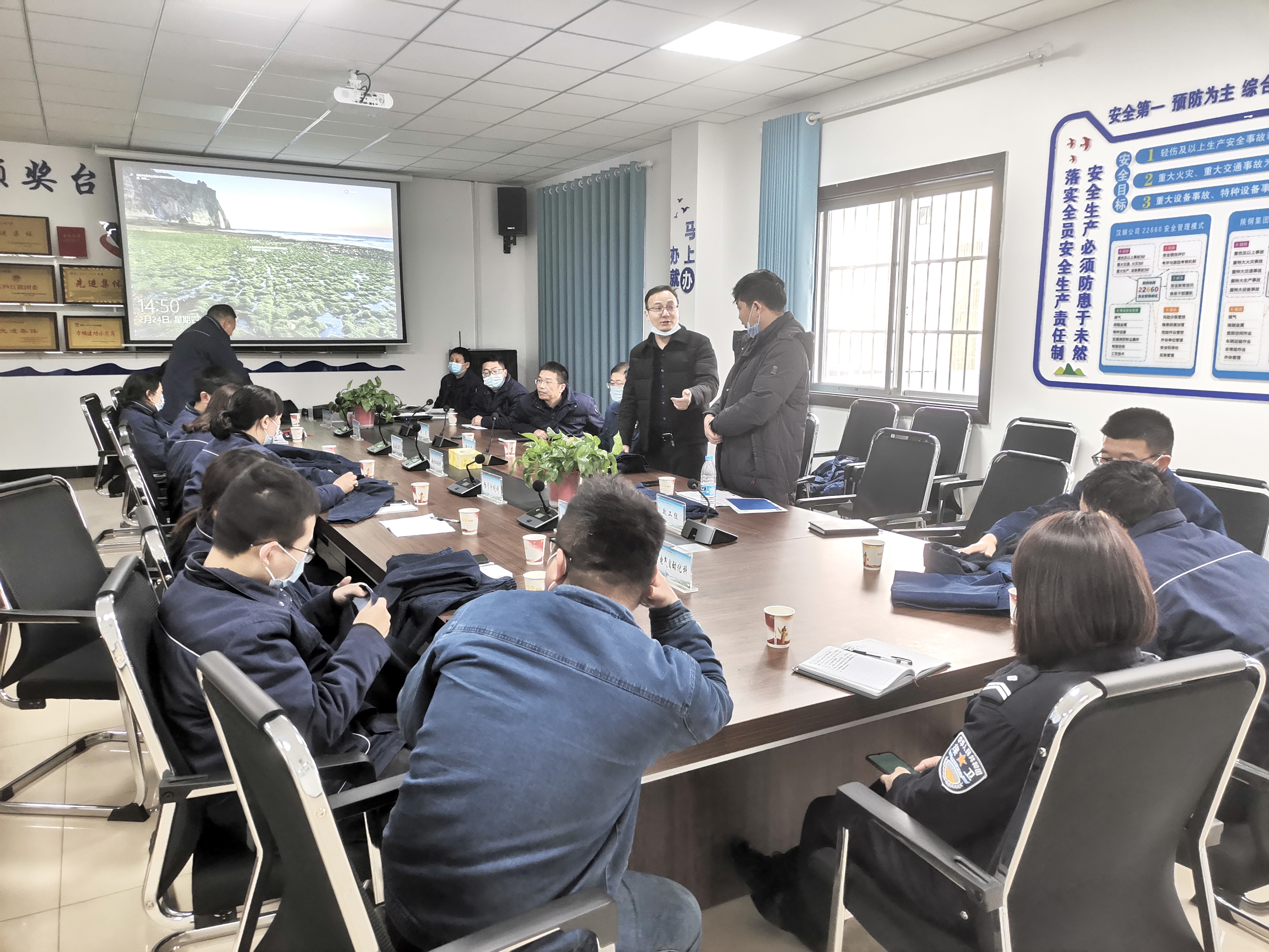 精益求精,“勞保”改顏出新貌 ——公司召開勞護用品專題會 精益求精,“勞保”改顏出新貌 ——公司召開勞護用品專題會