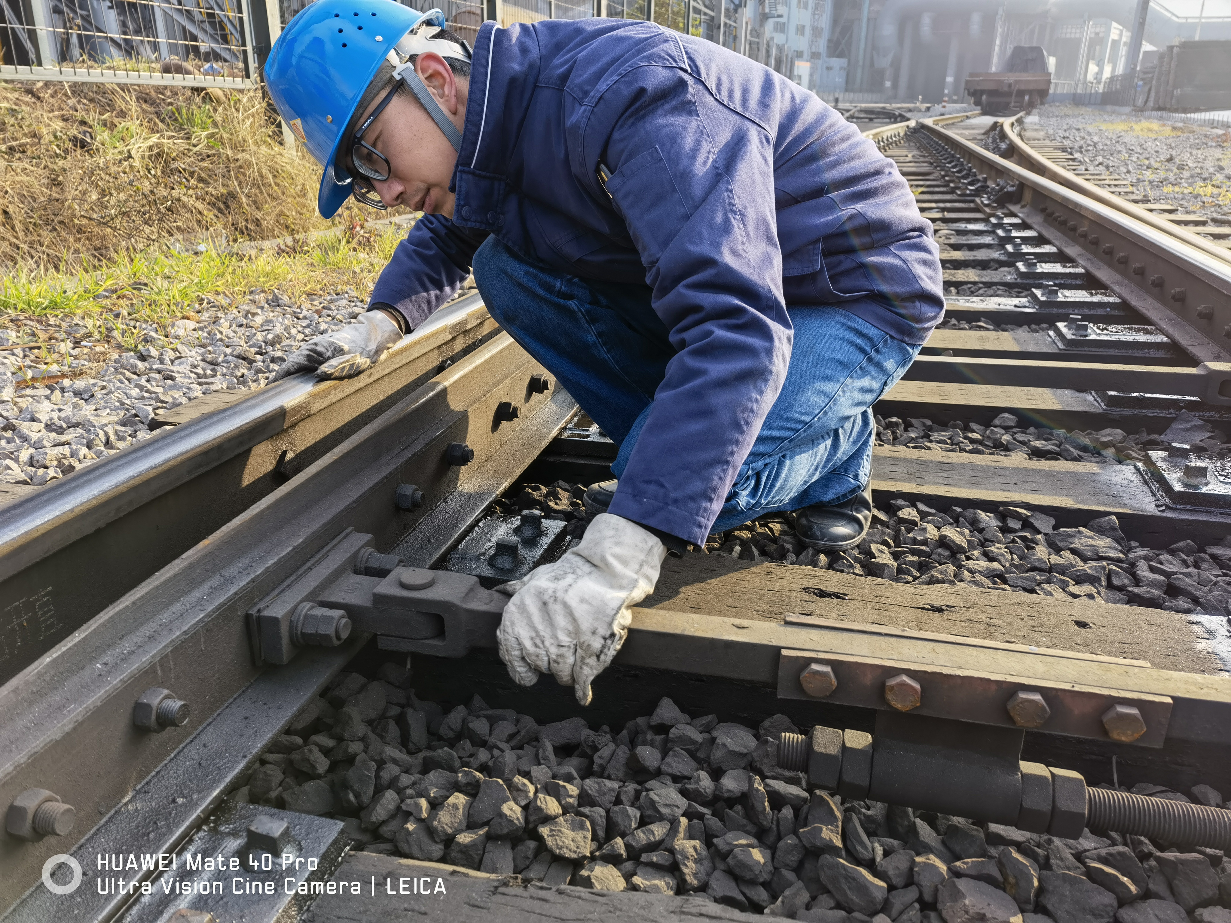 行走在鐵運線上的“鋼軌醫生” 行走在鐵運線上的“鋼軌醫生”