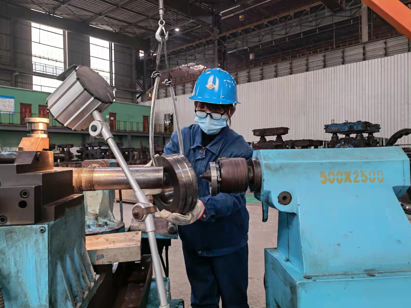 柔肩擔重任 巾幗綻芳華 柔肩擔重任 巾幗綻芳華