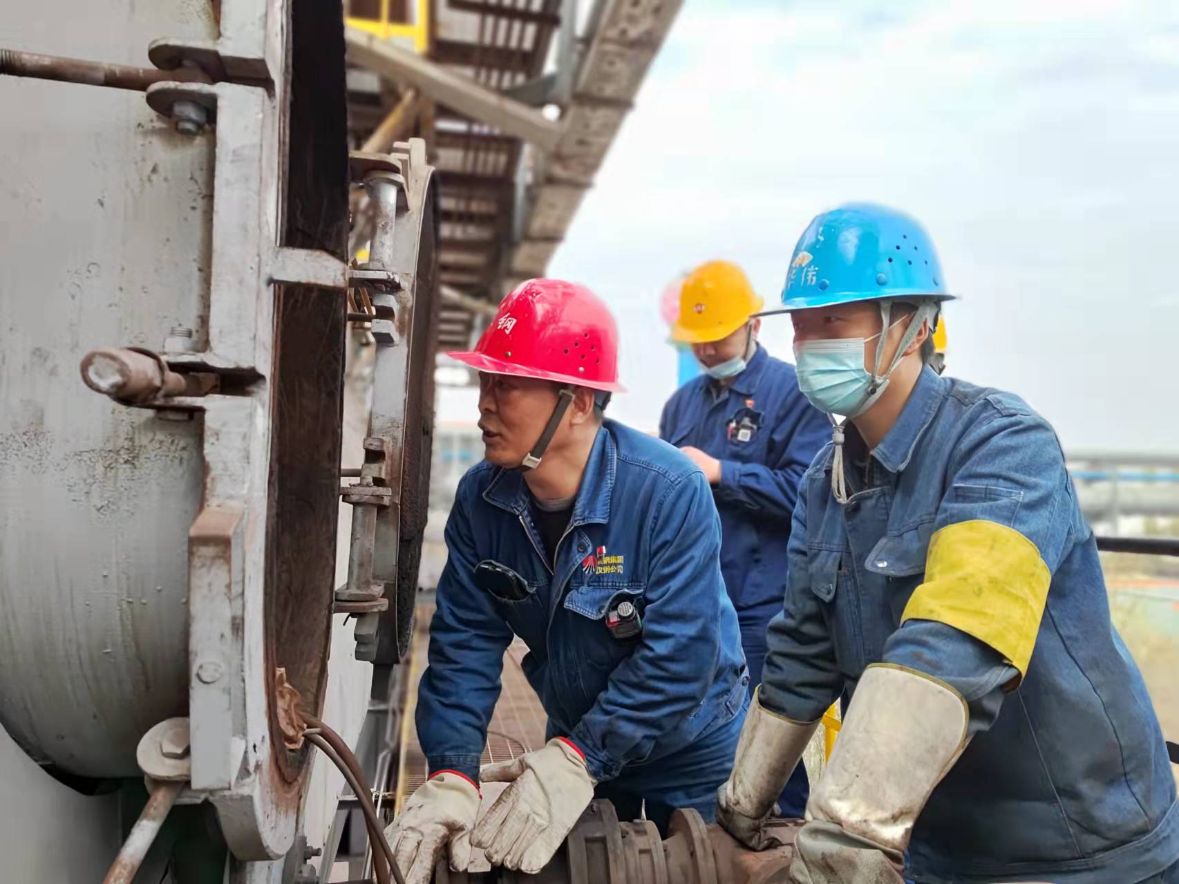 �����h������������h�L�������}��