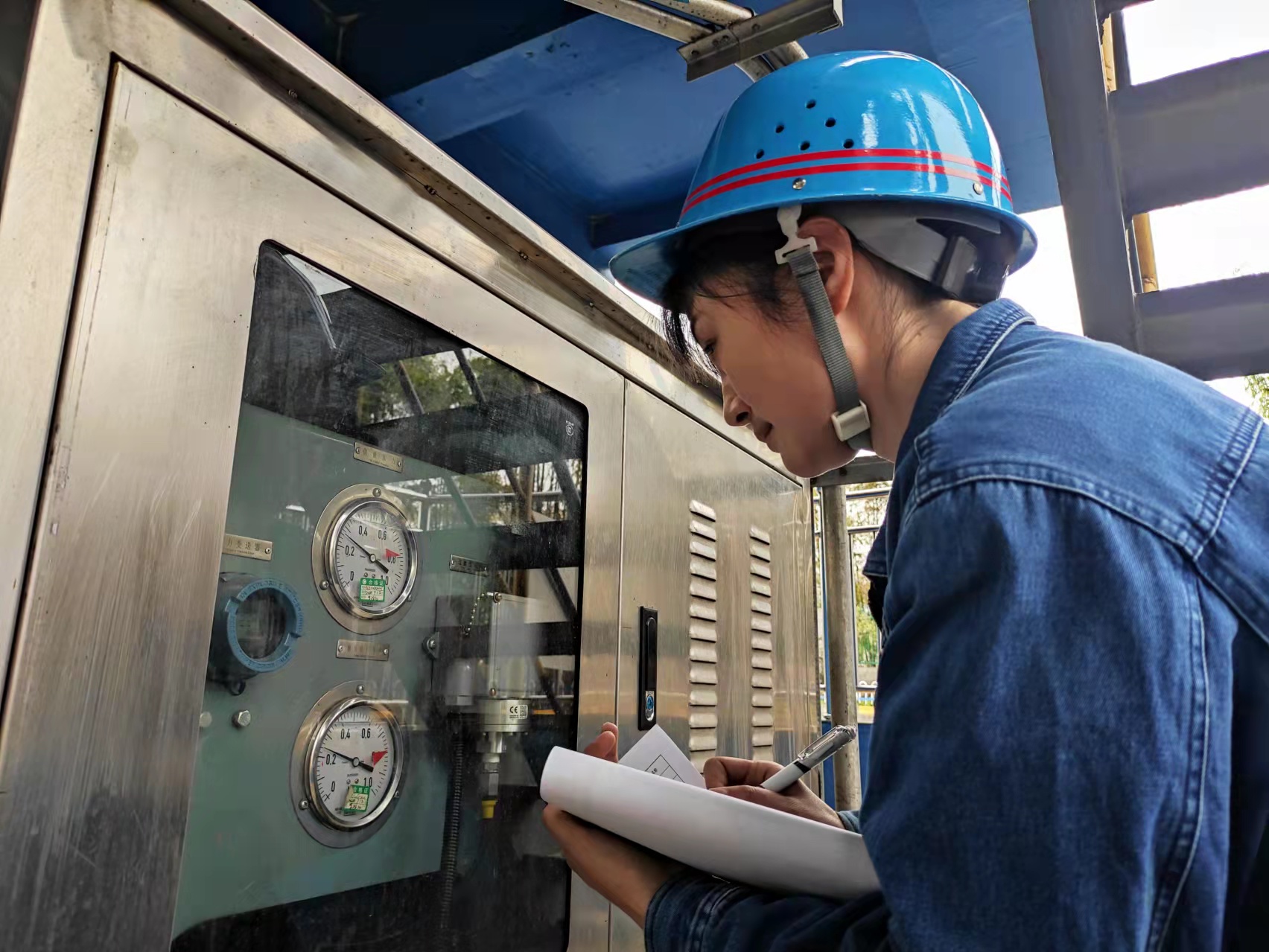 �����Єӈ��ء��h��{��