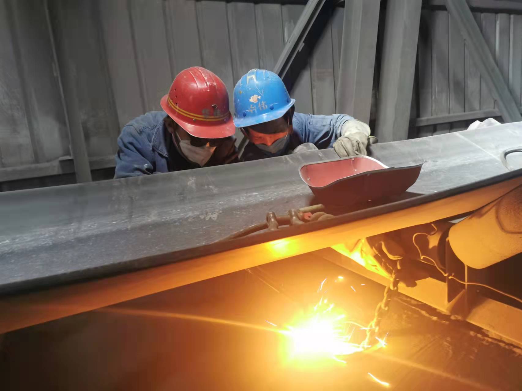 皮帶跑偏難題終于解決了! 皮帶跑偏難題終于解決了!