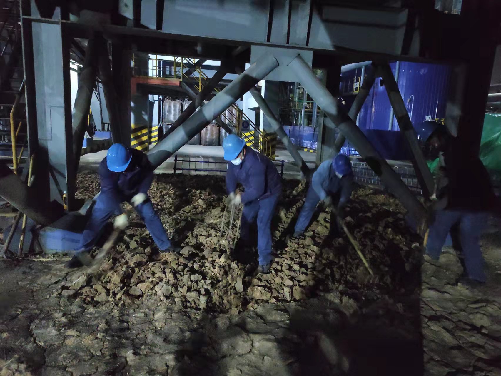 春播正當時，綠化爭先行——燒結廠開展轄區綠化工作側記