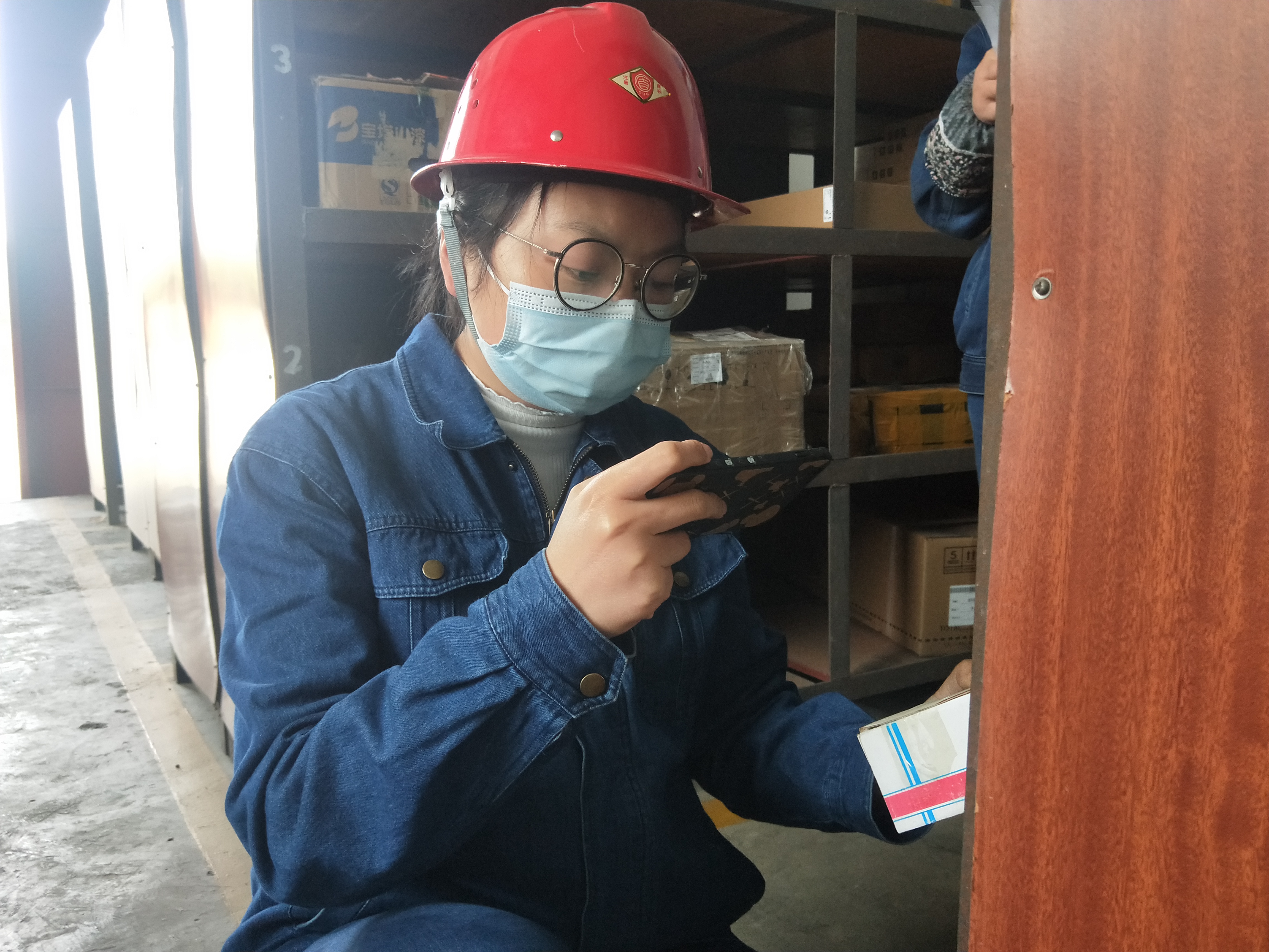 張榜招賢聚英才 女將揭榜書新篇 張榜招賢聚英才 女將揭榜書新篇