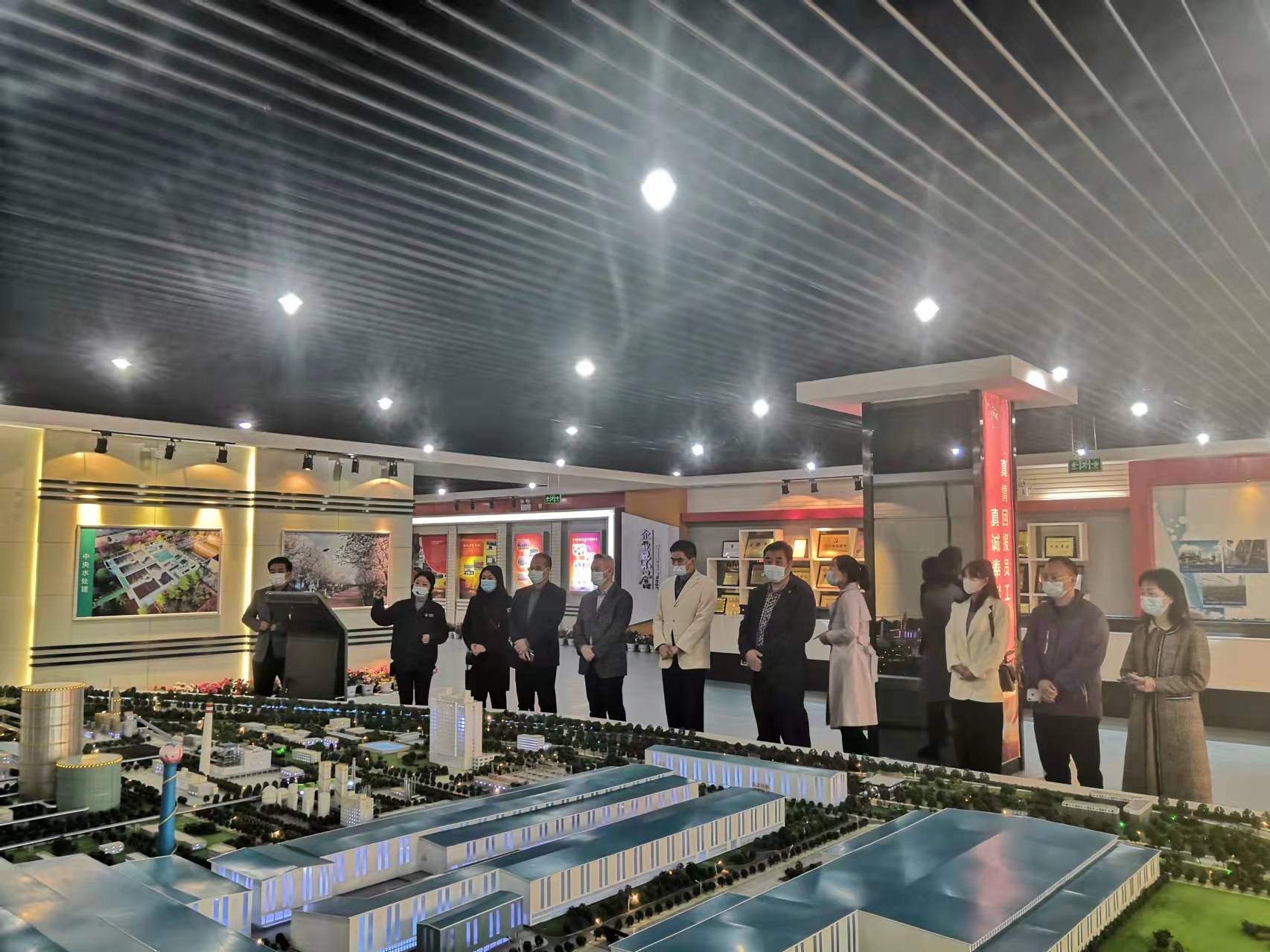 陜西雙亞集團到公司對標學習工業旅游