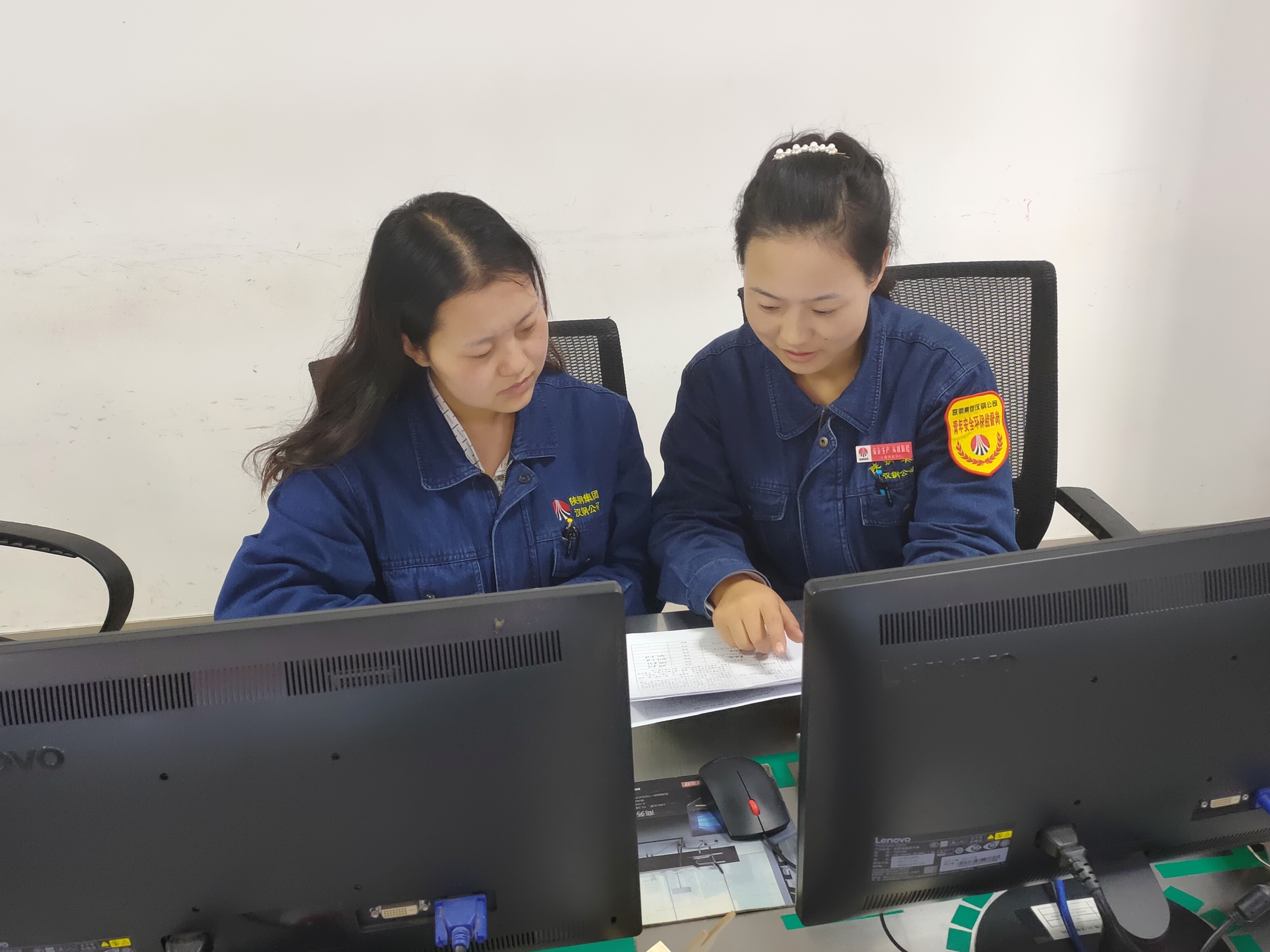 檢斤崗位上的“花兒朵朵” 檢斤崗位上的“花兒朵朵”