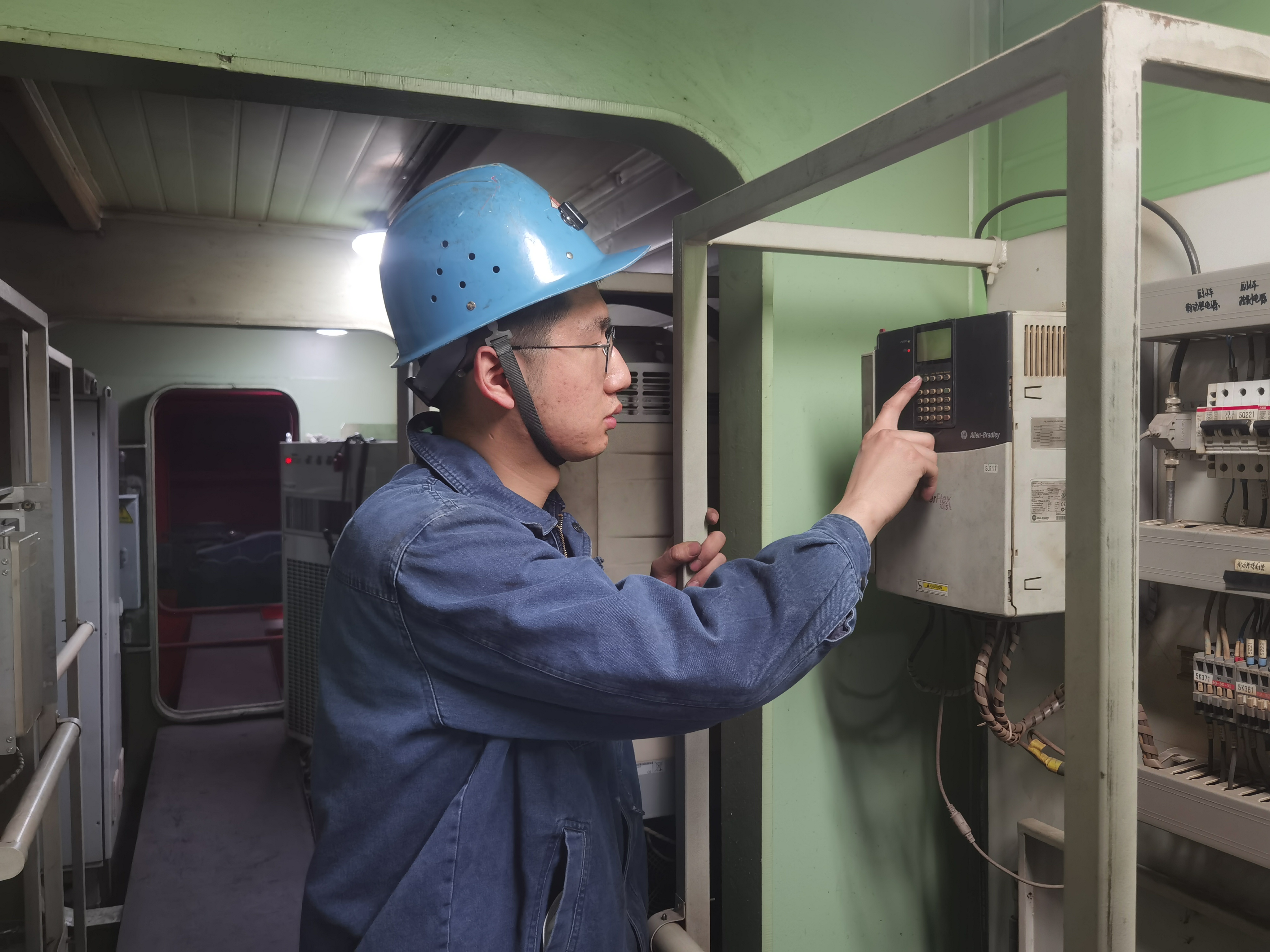 點贊!奮斗的“C”位青年 點贊!奮斗的“C”位青年