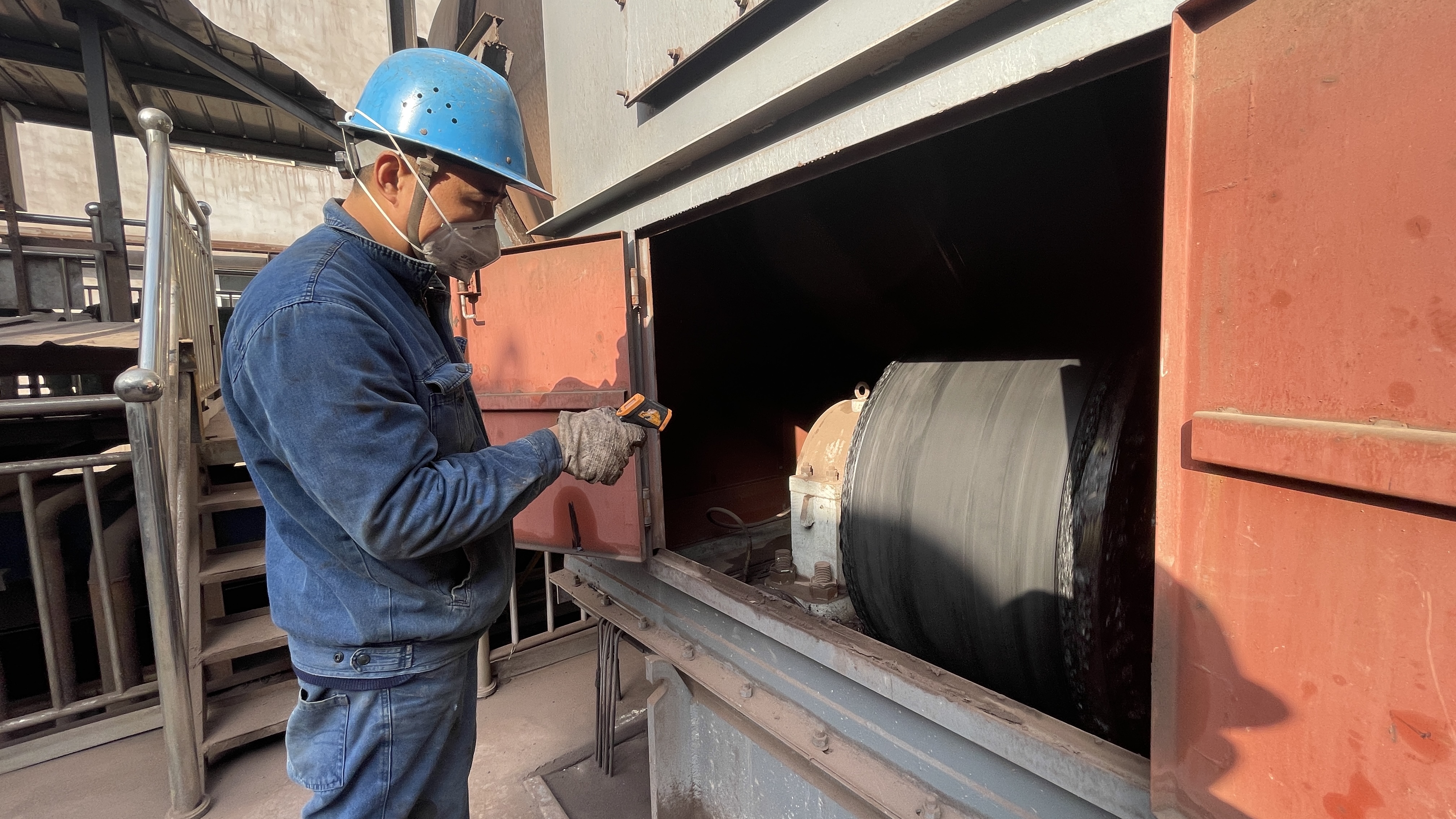 盡職盡責 為生產保駕護航 盡職盡責 為生產保駕護航