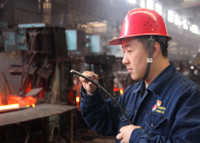 他們 是奮斗在生產一線的青年“小戰隊” 他們 是奮斗在生產一線的青年“小戰隊”