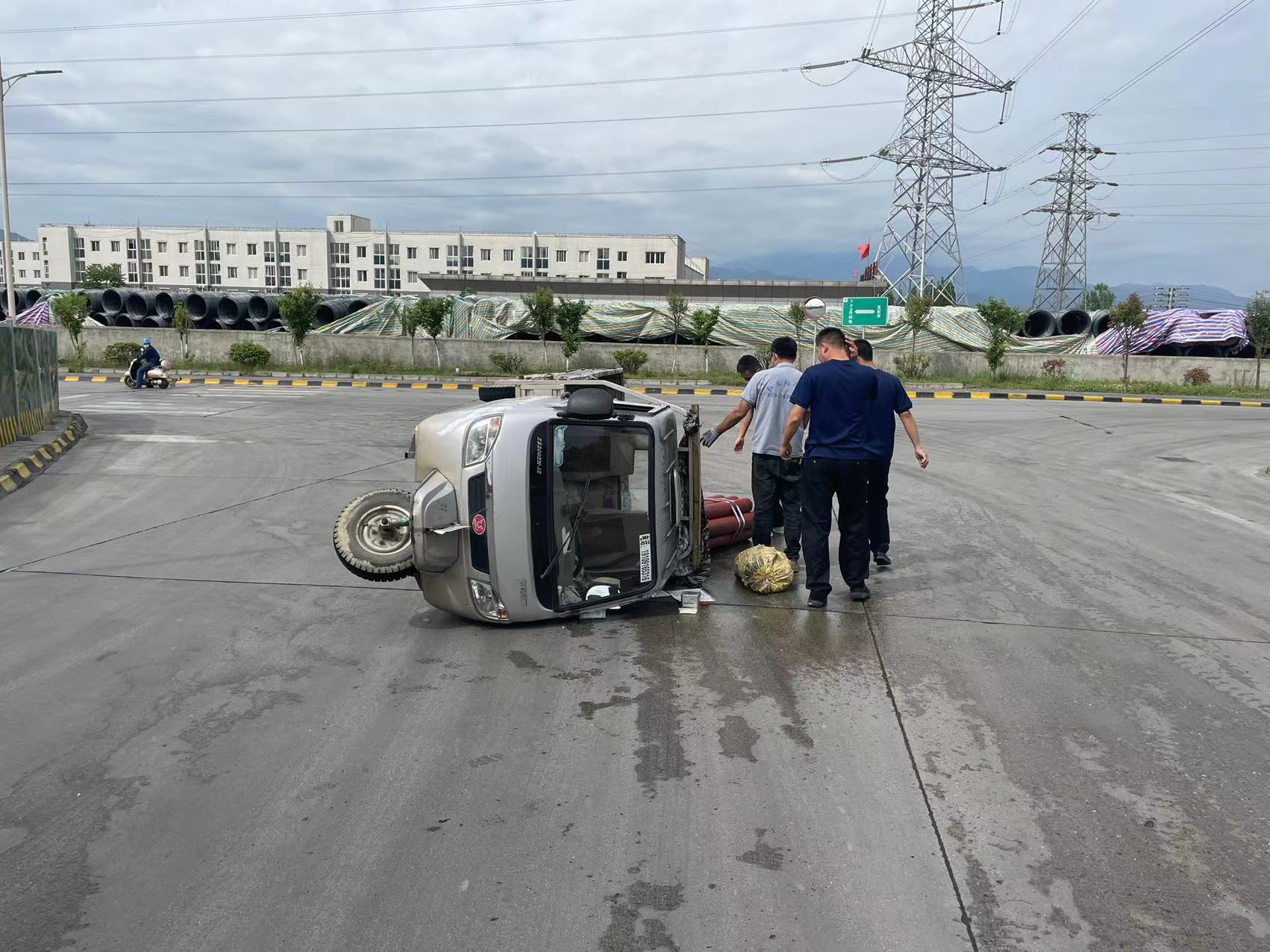 ů�ˣ��S�^һ܇�v�ȷ�����˾�������Ѳ��;�Ў�æ����