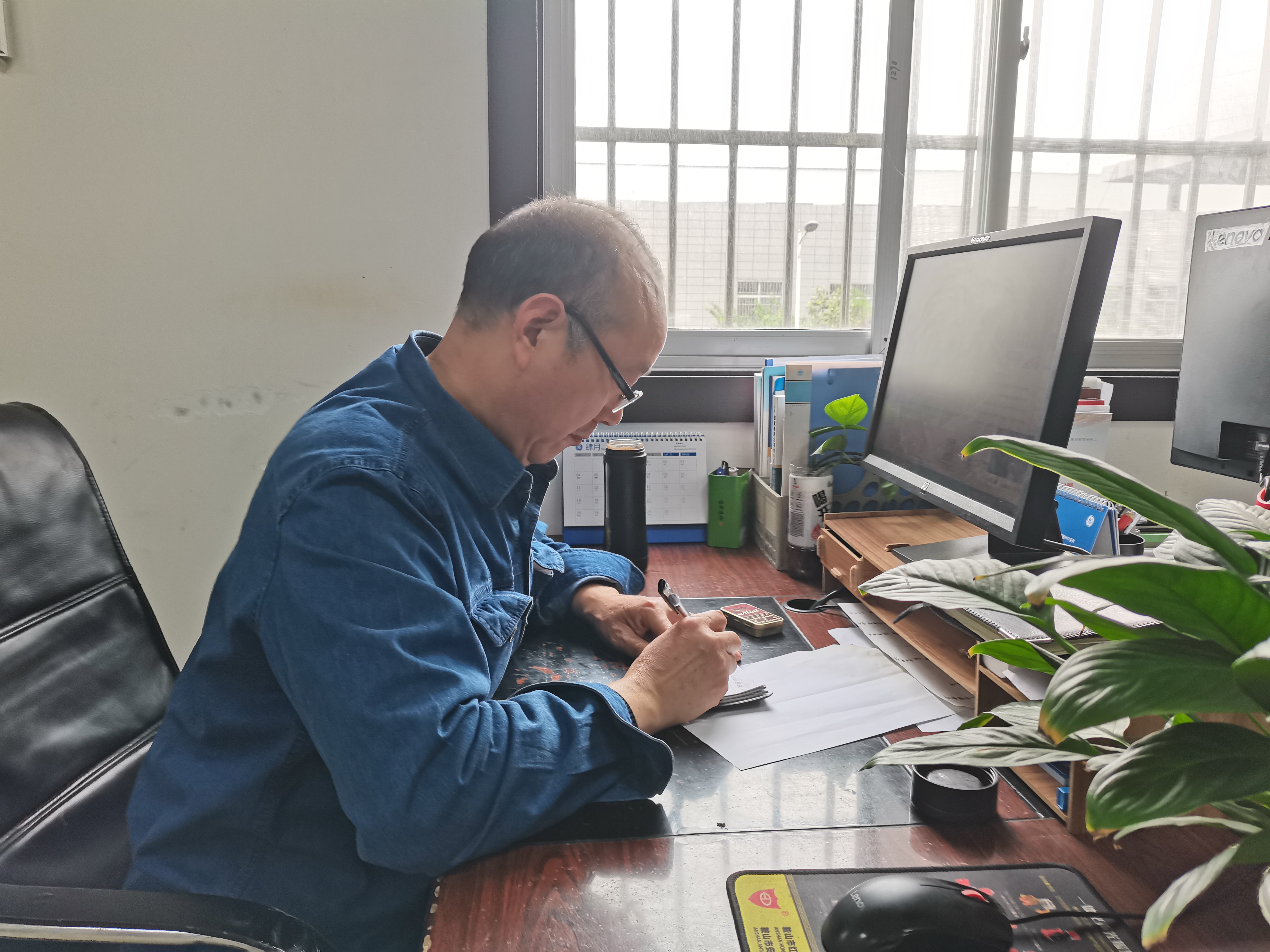 用堅守筑就節(jié)日“最美風(fēng)景線” 用堅守筑就節(jié)日“最美風(fēng)景線”