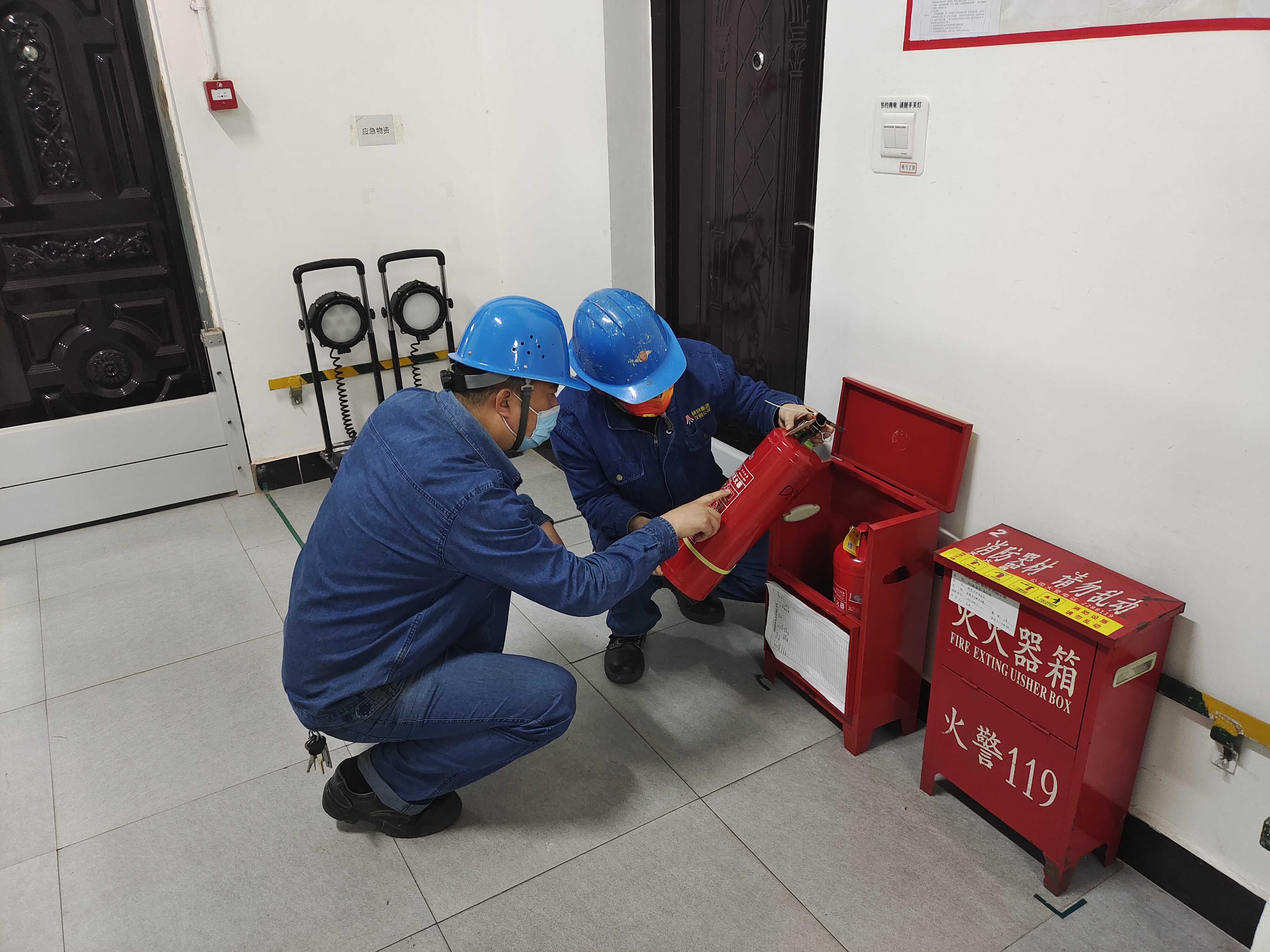 ���������£��҂��@����......