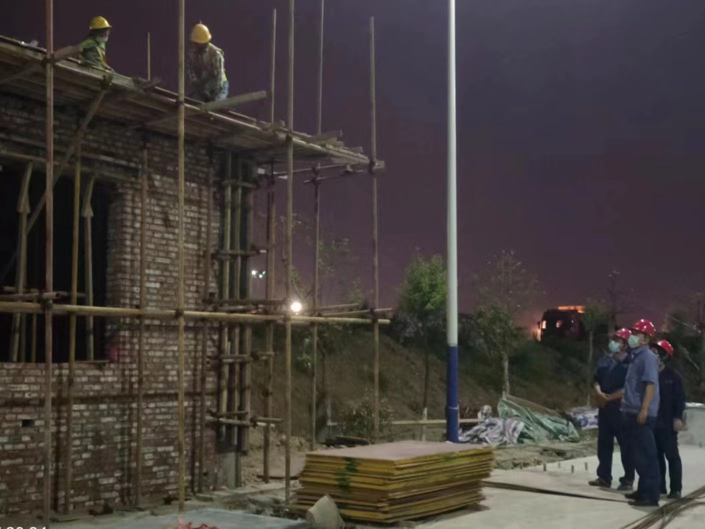 瞧!他們用行動織出彩色安全網(wǎng) 瞧!他們用行動織出彩色安全網(wǎng)