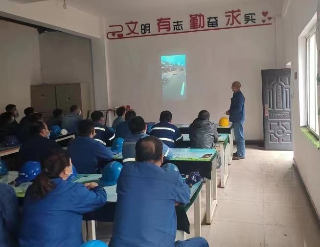 燒結廠“三注重”助力文明交通實踐活動 燒結廠“三注重”助力文明交通實踐活動