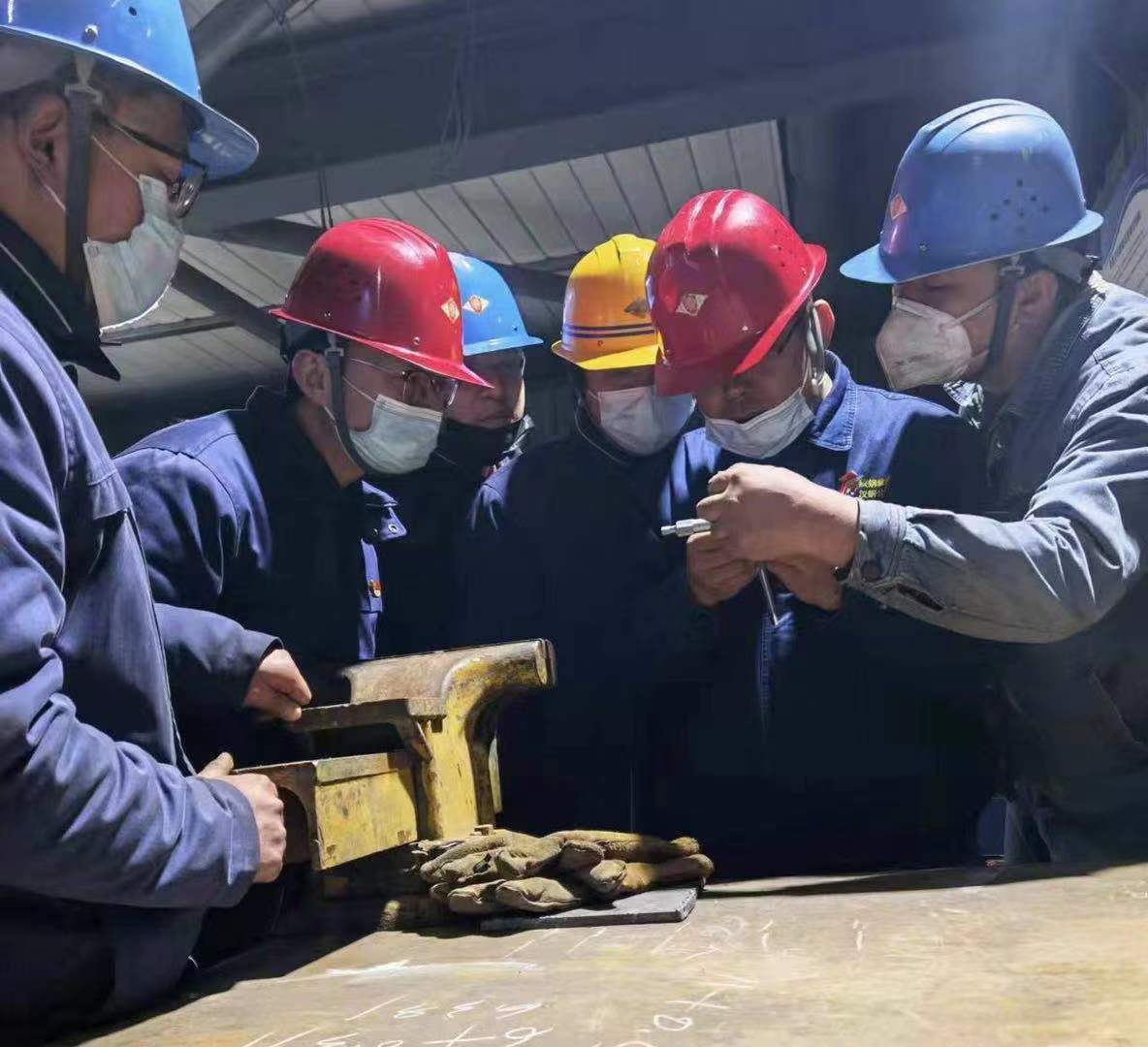 找準(zhǔn)痛點(diǎn)除短板 抓住關(guān)鍵促提升--燒結(jié)廠全面開啟“三問三思”大討論活動(dòng)紀(jì)實(shí) 找準(zhǔn)痛點(diǎn)除短板 抓住關(guān)鍵促提升--燒結(jié)廠全面開啟“三問三思”大討論活動(dòng)紀(jì)實(shí)