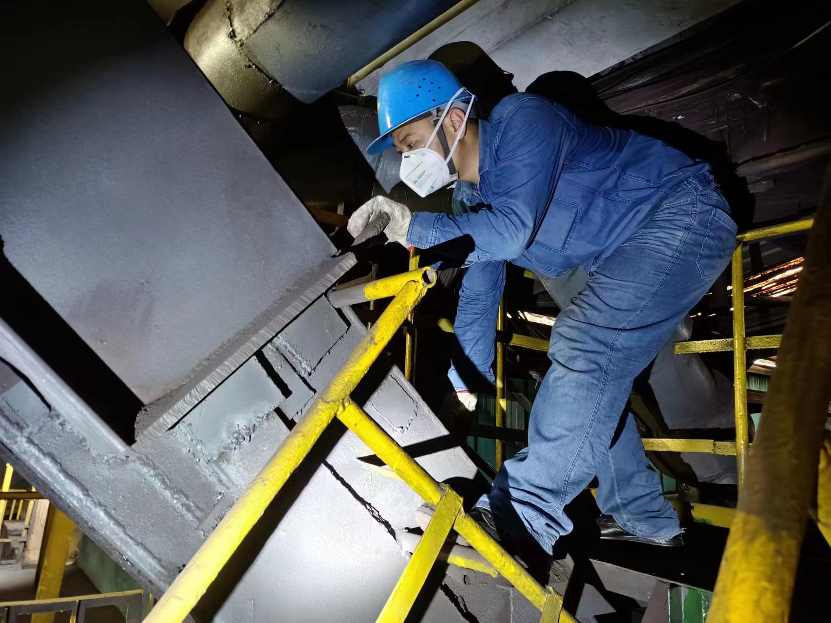 肩扛責(zé)任守佳節(jié),踐行使命勇奉獻(xiàn) 肩扛責(zé)任守佳節(jié),踐行使命勇奉獻(xiàn)