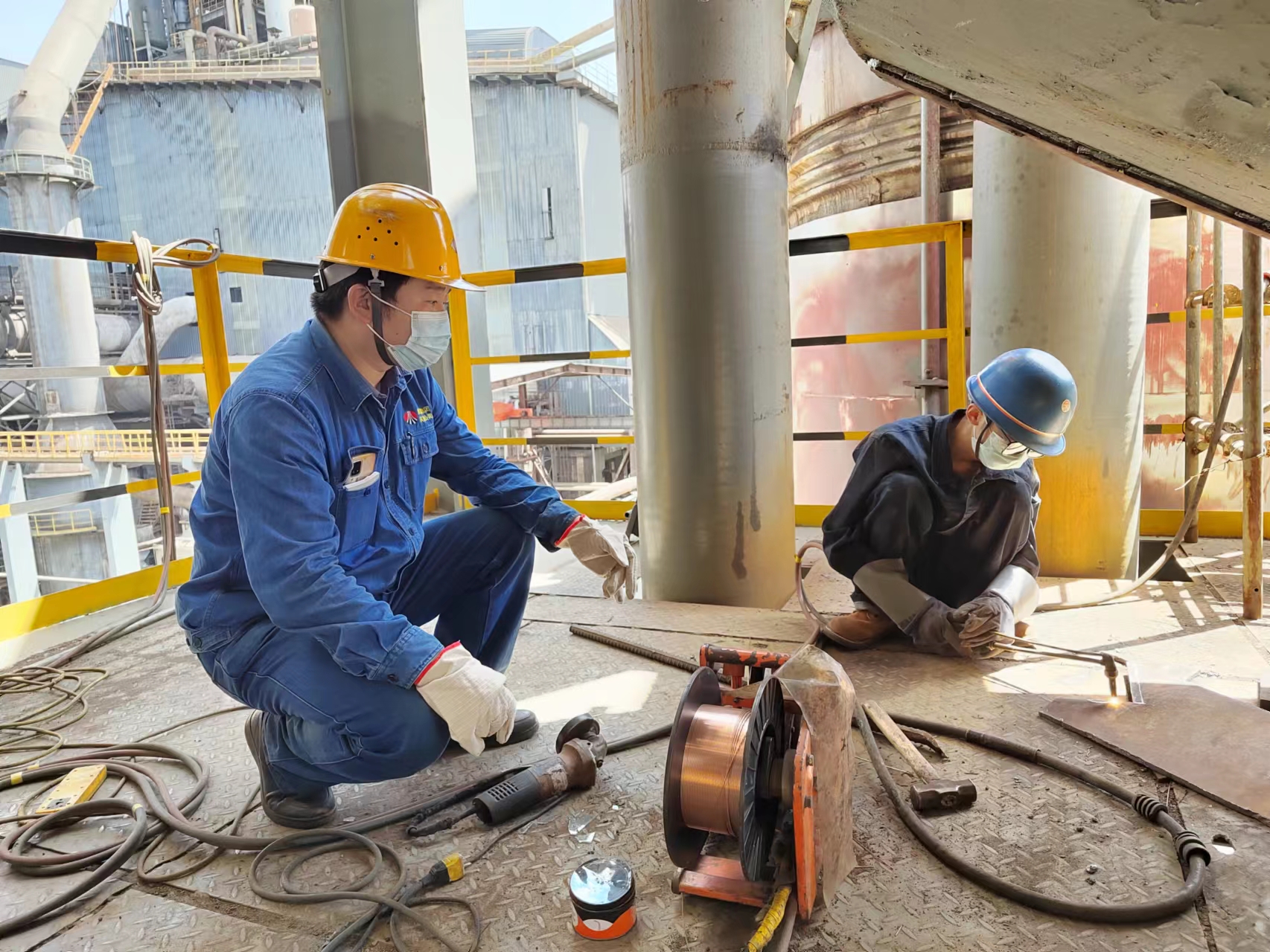 檢修現場的多彩畫卷 檢修現場的多彩畫卷