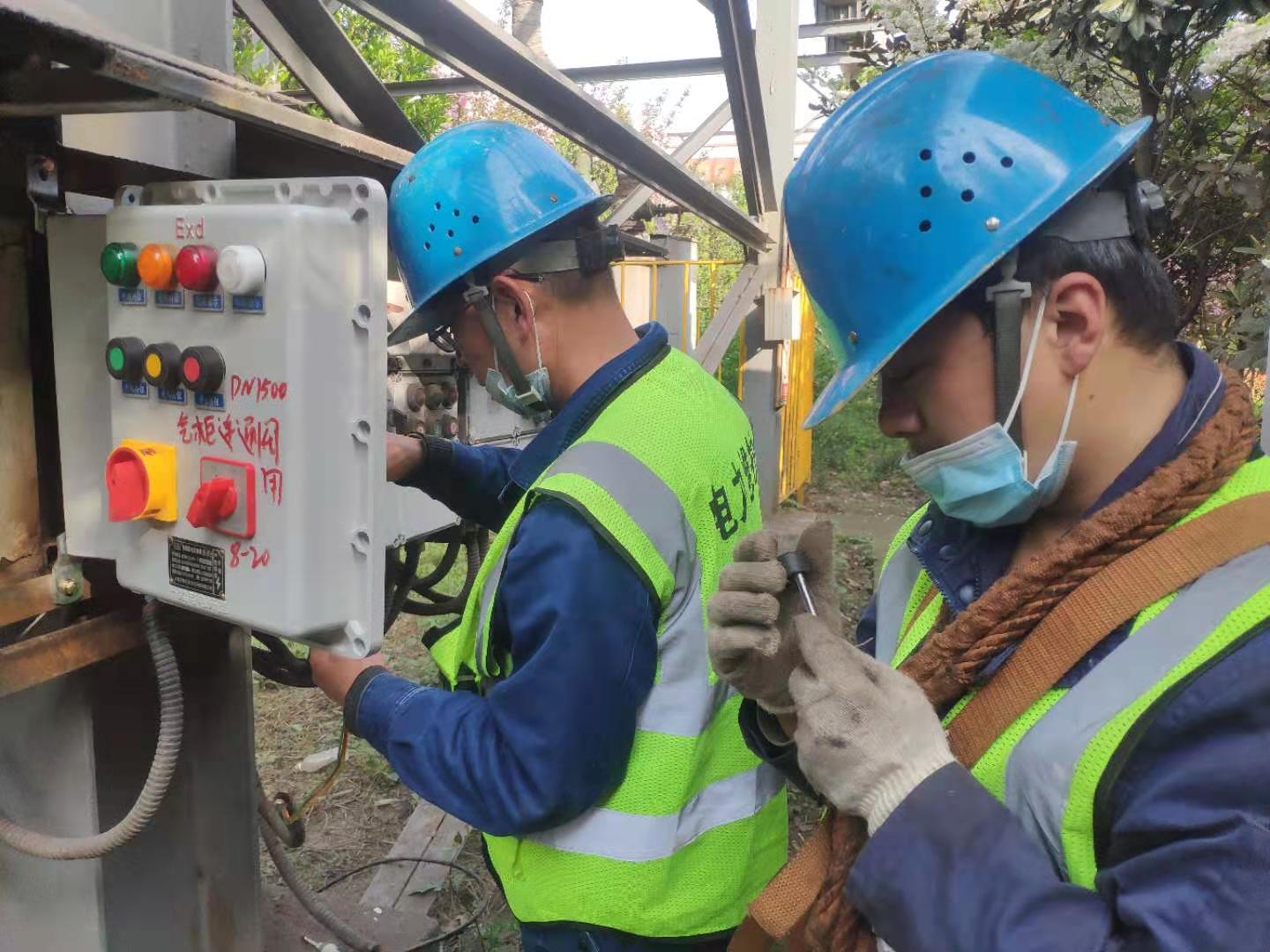 檢修,鏡頭下的別樣高“烤” 檢修,鏡頭下的別樣高“烤”