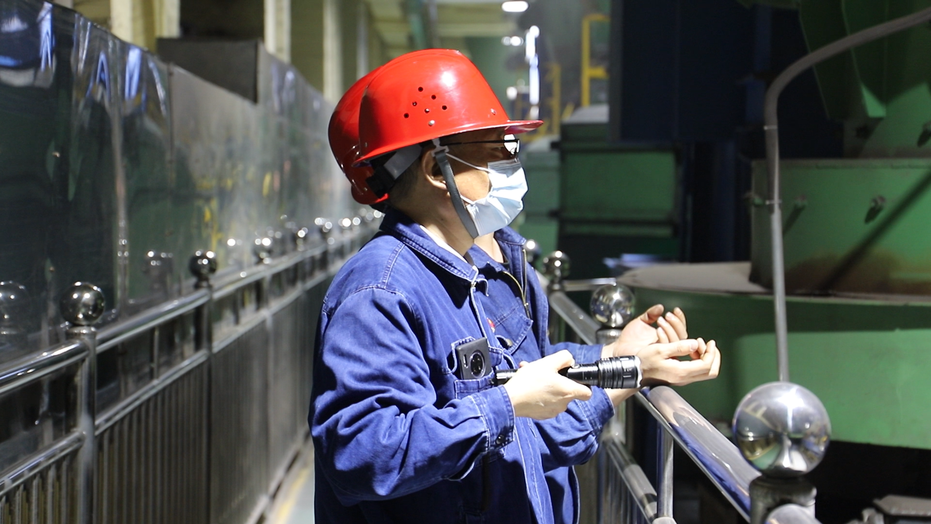 不忘初心 踏浪前行 勇當改革創(chuàng)新路上的“急先鋒”——漢鋼公司黨委委員、燒結廠黨委書記、廠長 韋勝利 不忘初心 踏浪前行 勇當改革創(chuàng)新路上的“急先鋒”——漢鋼公司黨委委員、燒結廠黨委書記、廠長 韋勝利