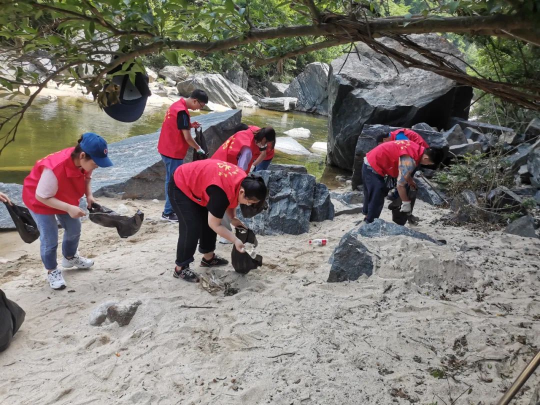 公司團委開展“‘青’潔長溝河 守護青山綠水 共建美麗家園”志愿者活動 公司團委開展“‘青’潔長溝河 守護青山綠水 共建美麗家園”志愿者活動