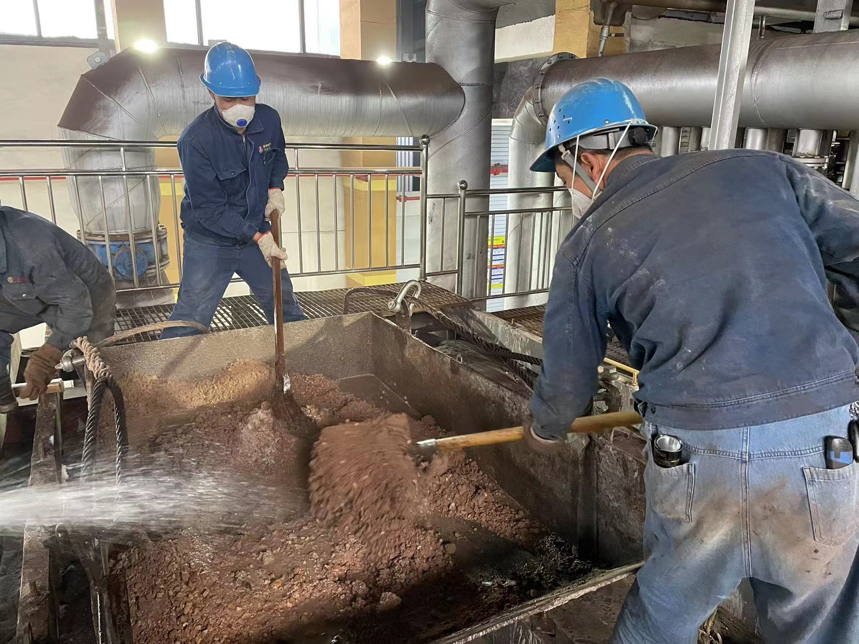 “紅色風采”在檢修一線彰顯 “紅色風采”在檢修一線彰顯