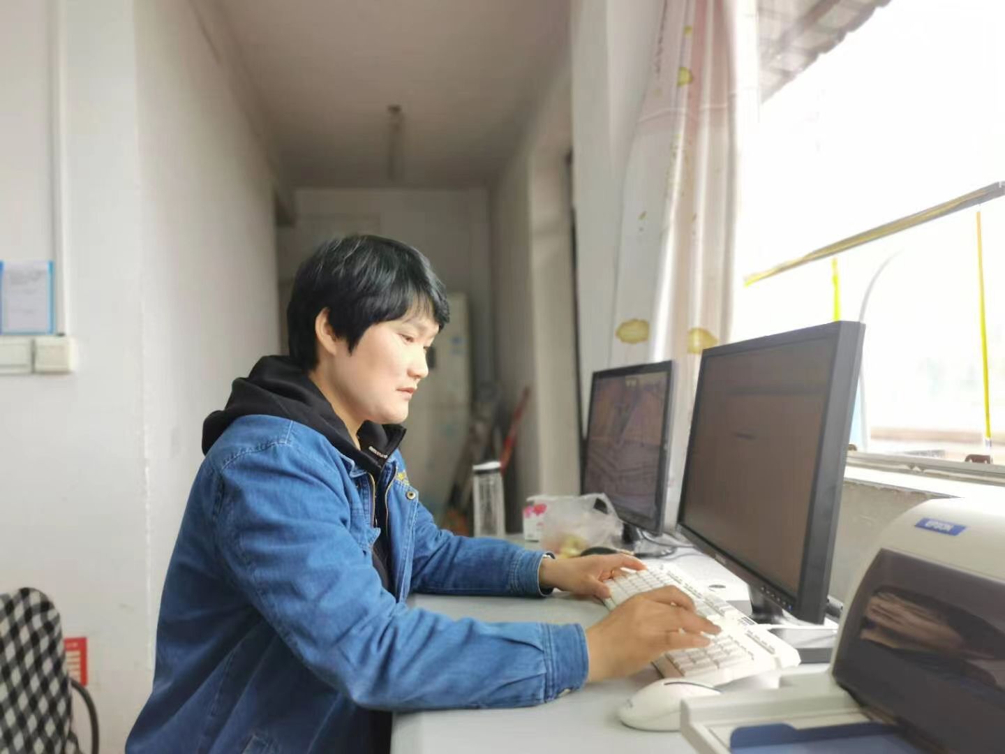 �����ˡ������G���ǹɄŃ�