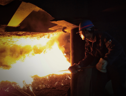 奮戰在高溫下的“鋼鐵俠” 奮戰在高溫下的“鋼鐵俠”