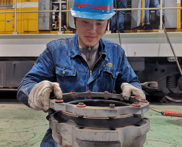 奮戰在高溫下的“鋼鐵俠” 奮戰在高溫下的“鋼鐵俠”