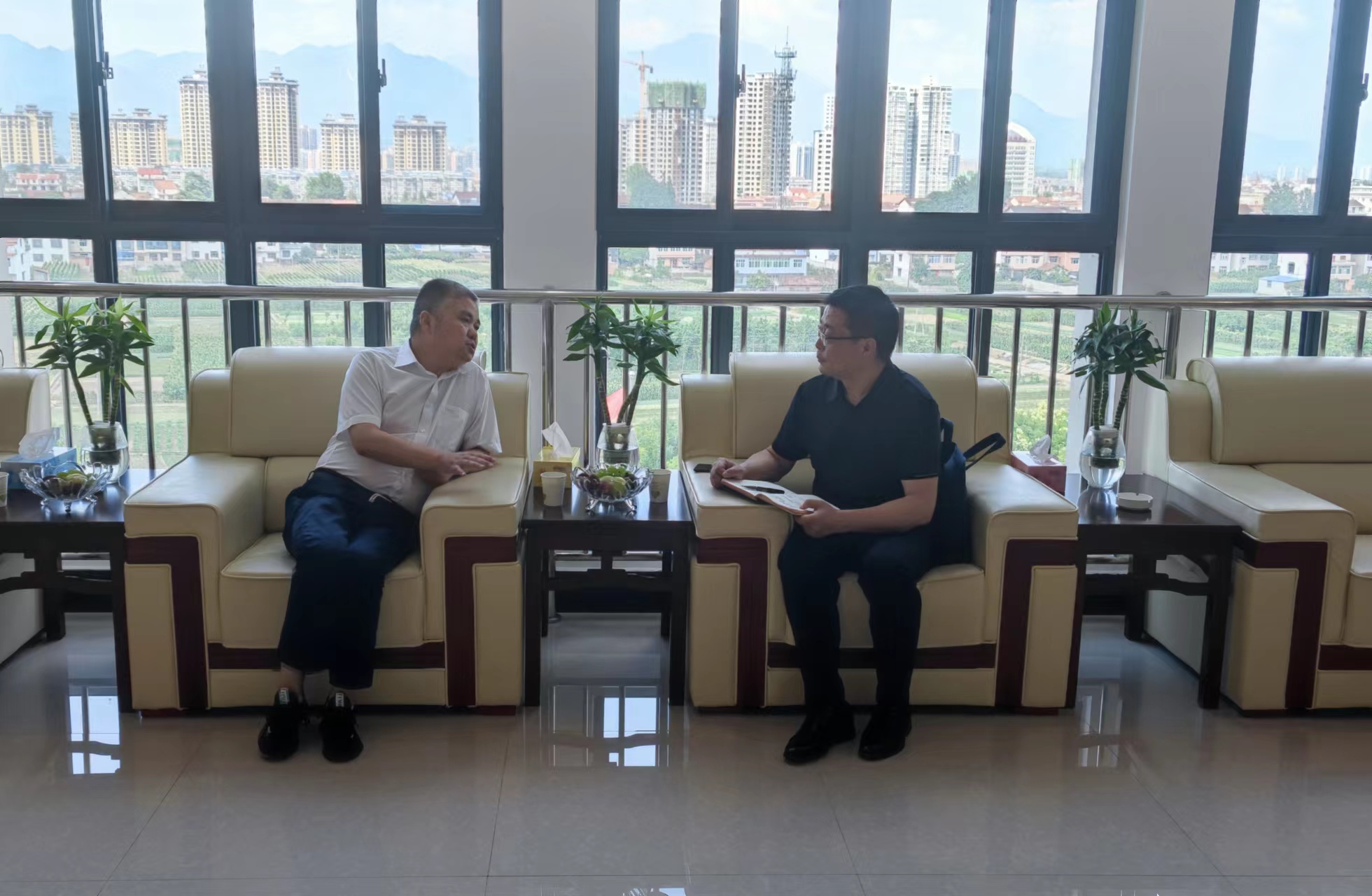 漢中市人大法工委副主任馬曉亮來(lái)公司調(diào)研 漢中市人大法工委副主任馬曉亮來(lái)公司調(diào)研