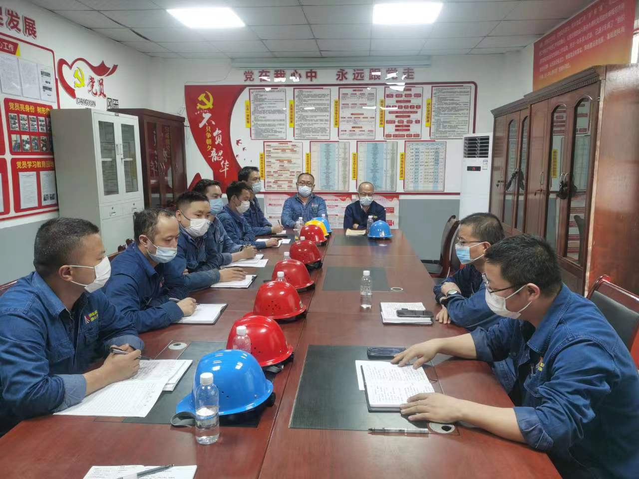 三張“明信片”  展示軋鋼奮進者姿態