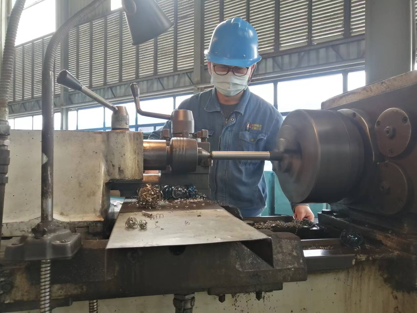 高溫“烤”驗下的“最帥天團” 高溫“烤”驗下的“最帥天團”