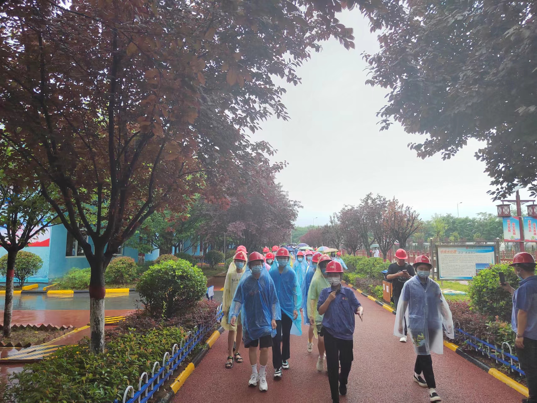 漢中創研研學旅行社組織學生團到公司參觀研學 漢中創研研學旅行社組織學生團到公司參觀研學