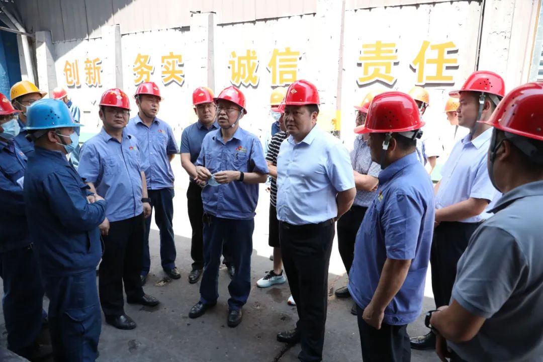 安康市白河縣委常委、宣傳部部長、白河縣廢棄硫鐵礦污染治理工作專班組長、辦公室主任李軍幫一行到公司參觀調研 安康市白河縣委常委、宣傳部部長、白河縣廢棄硫鐵礦污染治理工作專班組長、辦公室主任李軍幫一行到公司參觀調研