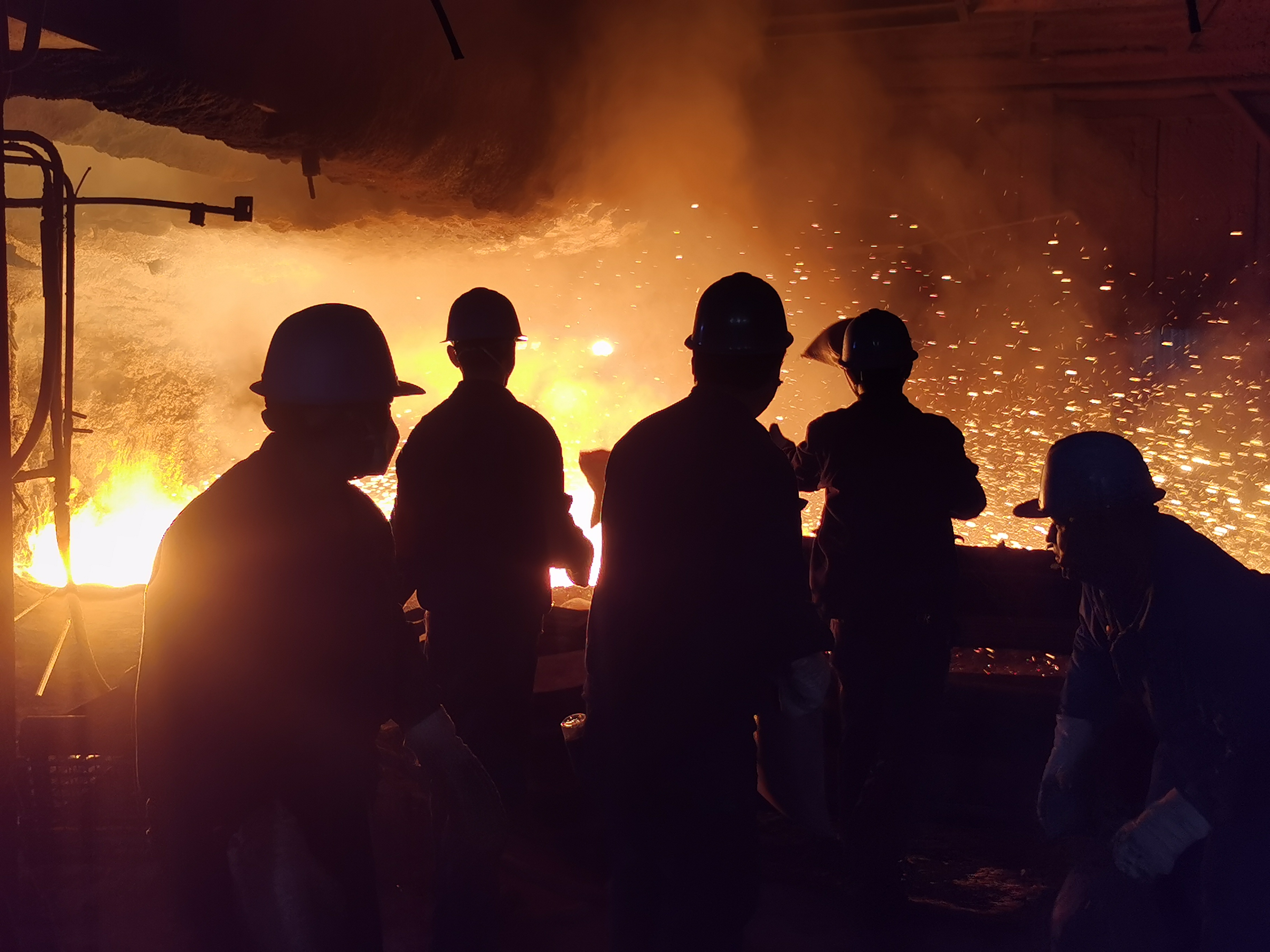 戰高溫 保生產 “暑”你最美 戰高溫 保生產 “暑”你最美