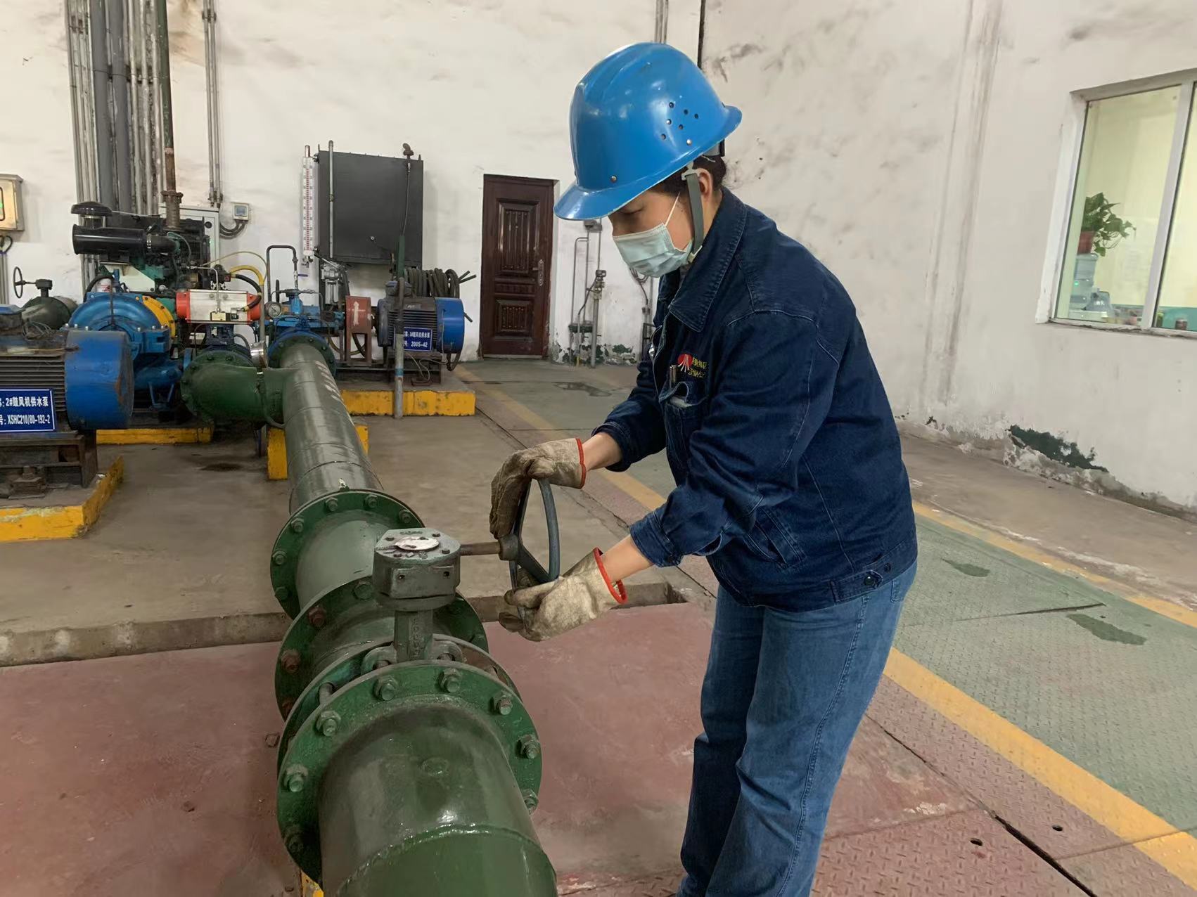 戰高溫 保生產 “暑”你最美 戰高溫 保生產 “暑”你最美