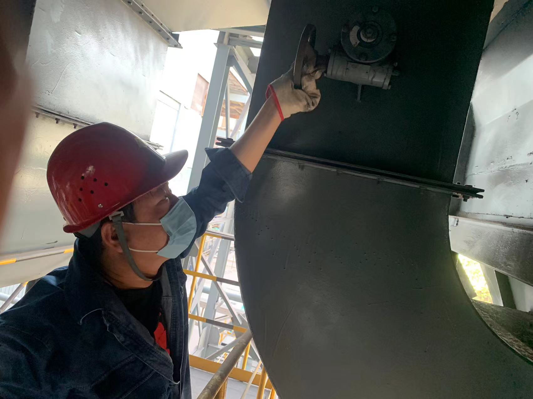 戰高溫 保生產 “暑”你最美 戰高溫 保生產 “暑”你最美