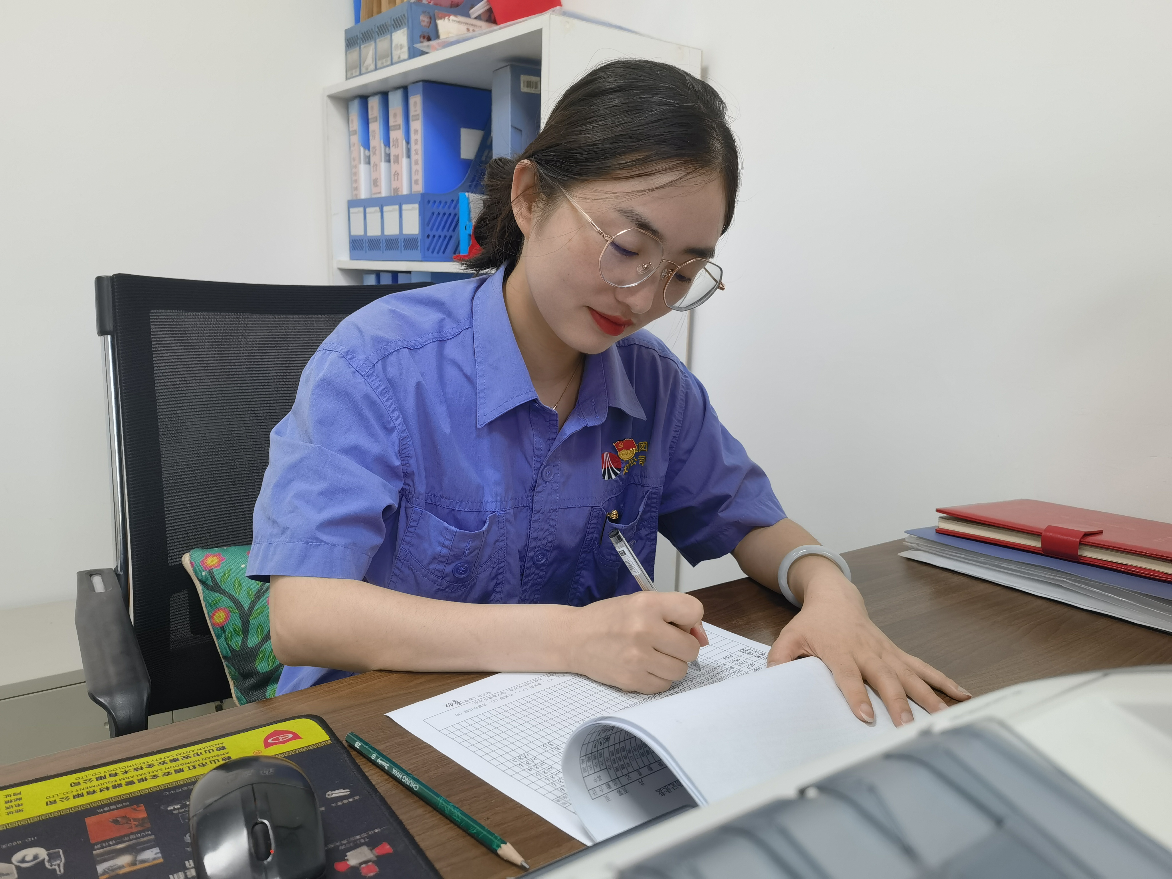 恪守赤誠初心 彰顯黨員本色 恪守赤誠初心 彰顯黨員本色