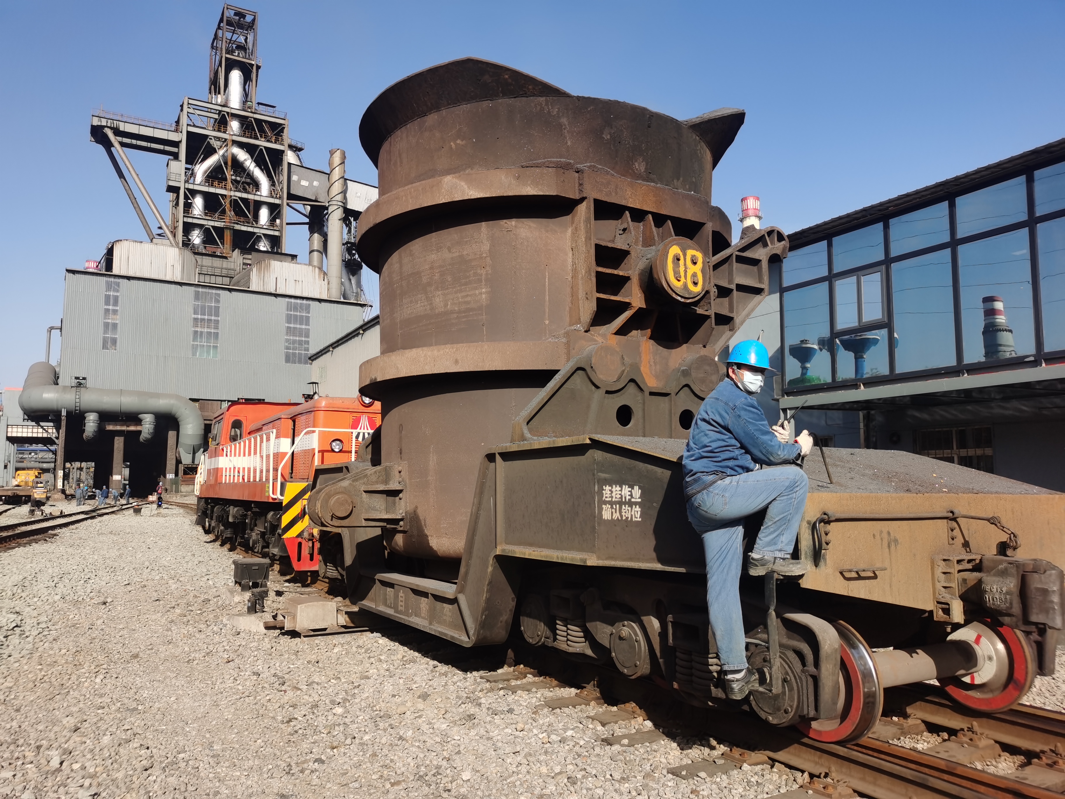 恪守赤誠初心 彰顯黨員本色 恪守赤誠初心 彰顯黨員本色